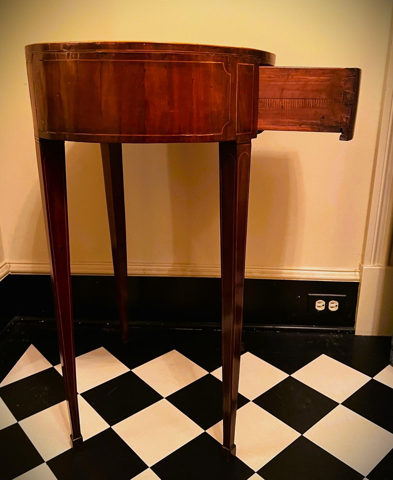Delicate Hepplewhite Oval Stand, Circa:1780 For Sale 3