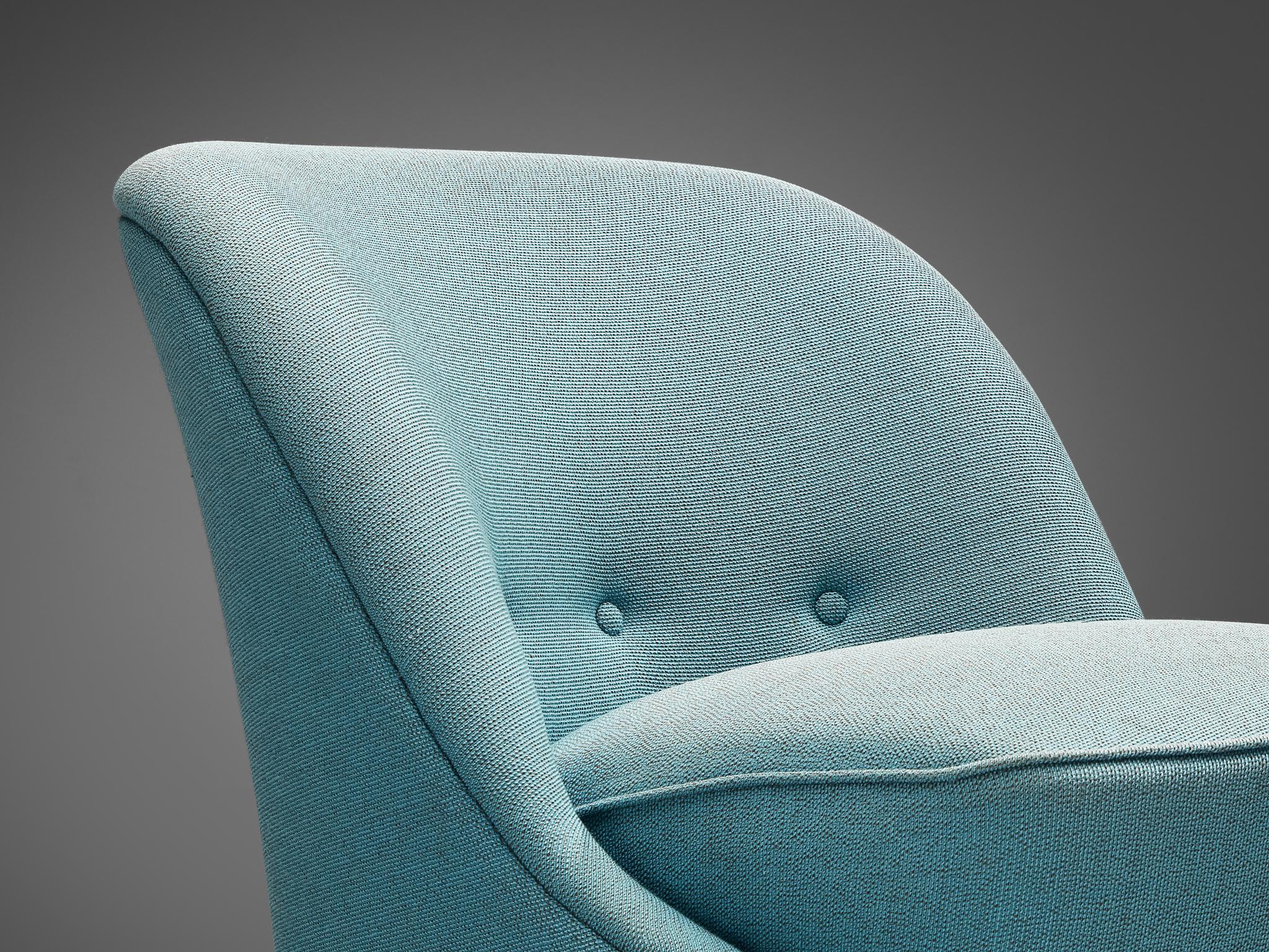 Delicate Lounge Chair mit hellblauem Bezug (Moderne der Mitte des Jahrhunderts) im Angebot