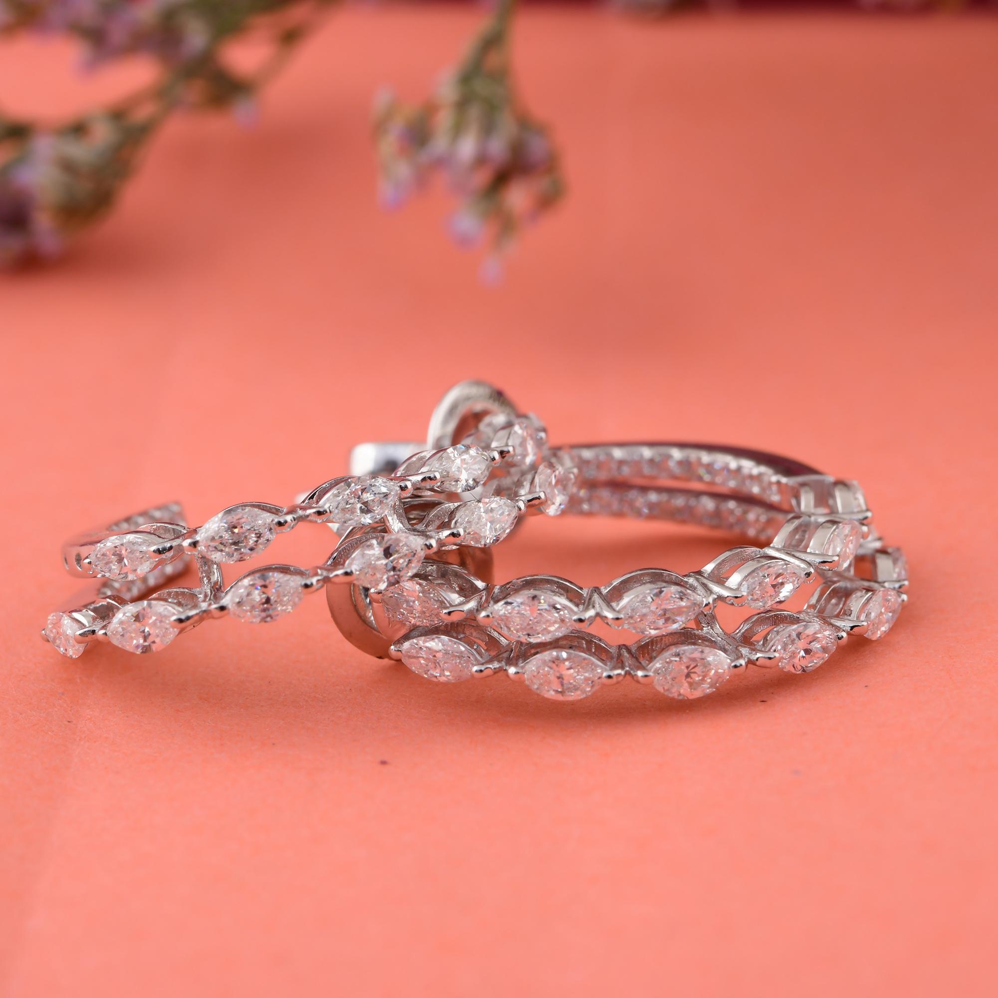 Delicados pendientes de aro de diamante natural talla marquesa de 1,60 ct y oro blanco de 14 quilates Moderno en venta