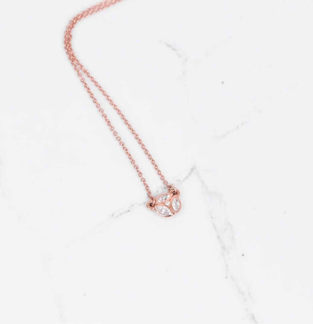 Taille Marquise Pendentif marquise délicat en or rose en vente