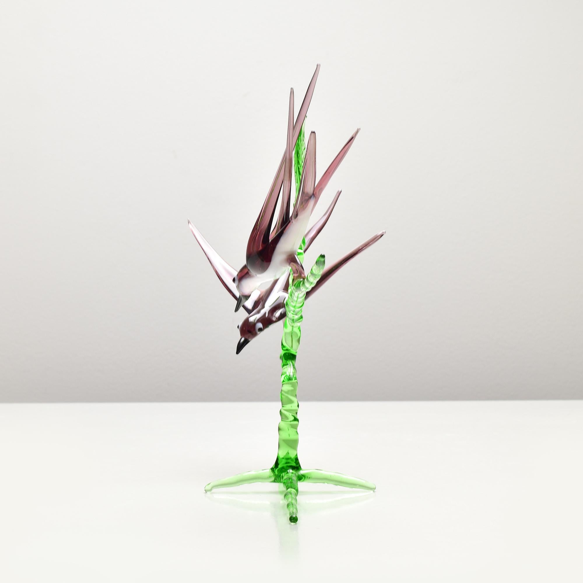 Delicate Mid Century Murano Art Glass Figurine Sculpture Swallows on a Branch en vente 2