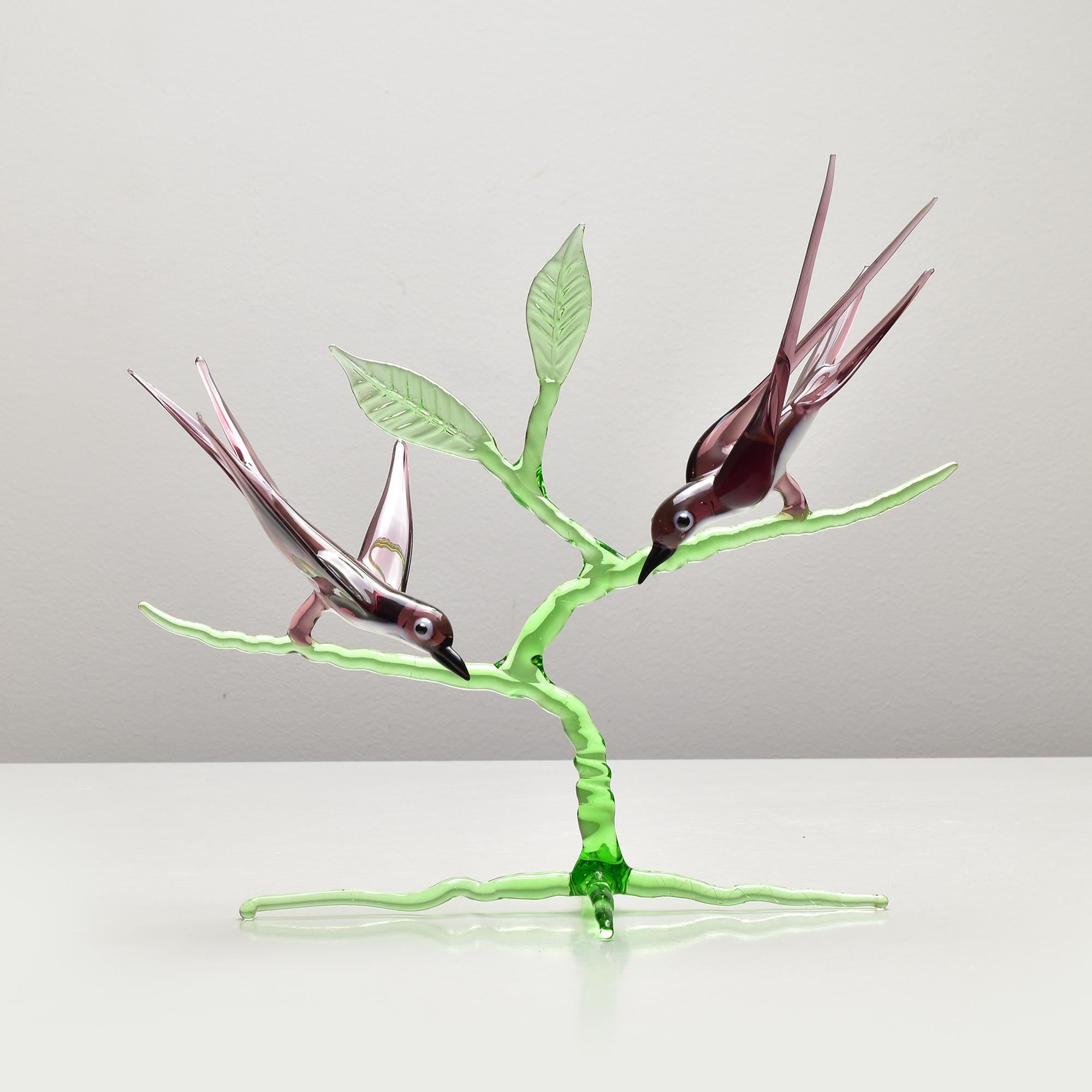 Delicate Mid Century Murano Art Glass Figurine Sculpture Swallows on a Branch en vente 3