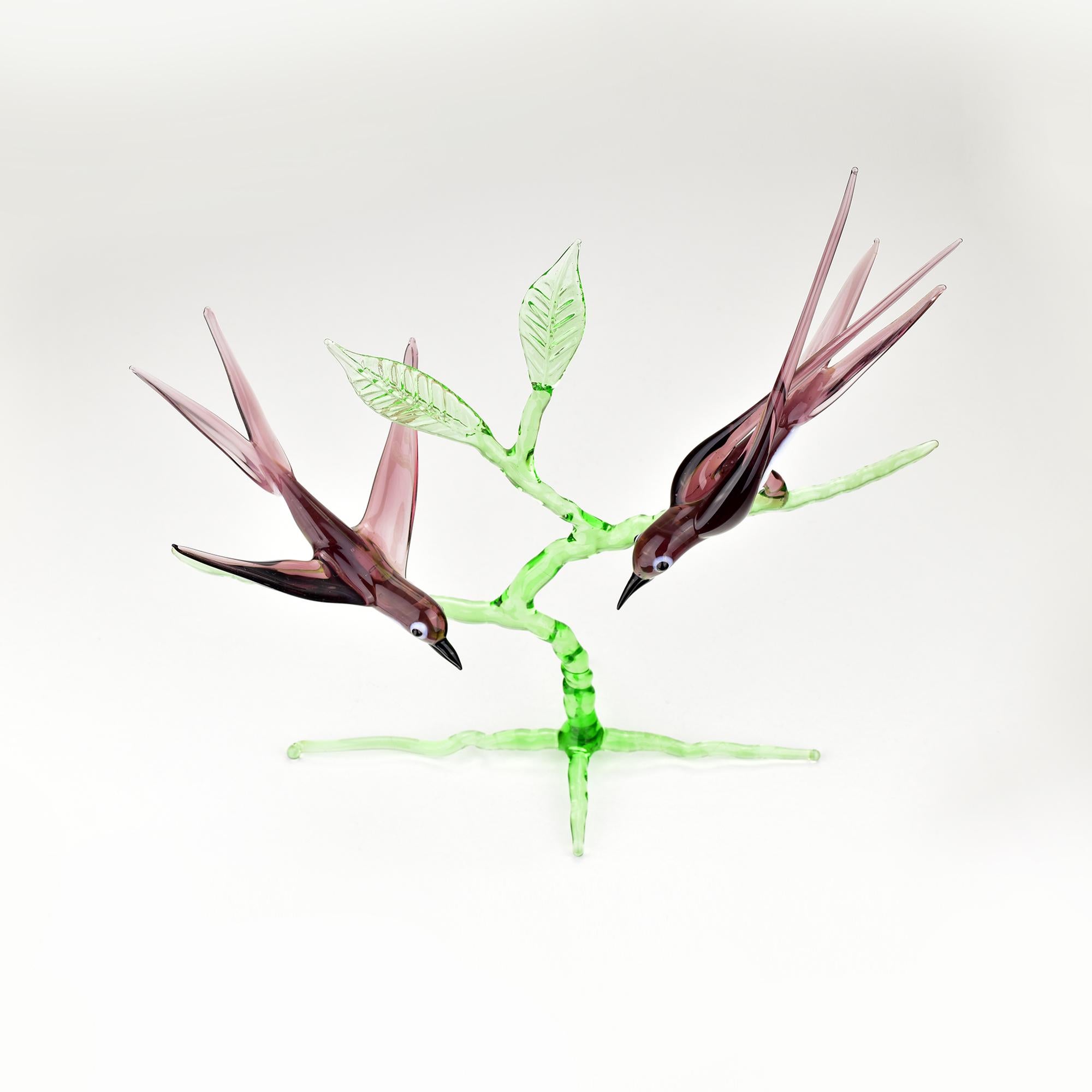 Mid-Century Modern Delicate Mid Century Murano Art Glass Figurine Sculpture Swallows on a Branch en vente