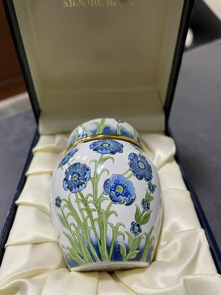 Delicate Moorcroft Elliot Hall Enamels Small Ginger Jar BOXED In Good Condition For Sale In Richmond Hill, ON