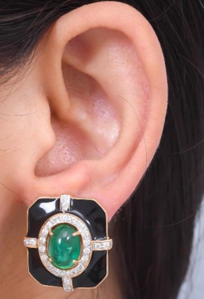 Delicate Natural Emerald Yellow Gold Black Enamel Lever, Back Earrings for Her In New Condition For Sale In Genève, GE