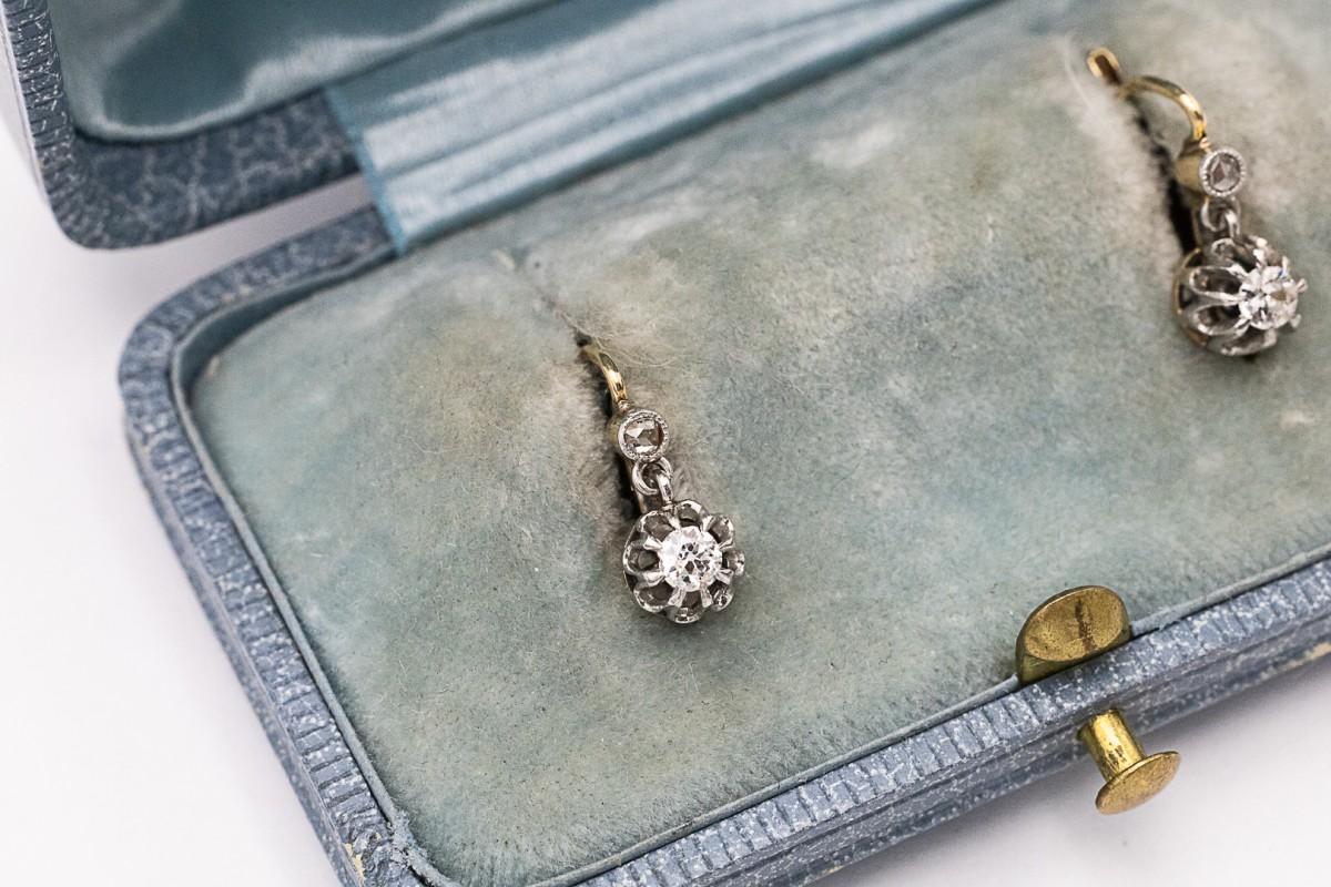 Donna Delicati orecchini di diamanti francesi antichi, inizio XX secolo. in vendita