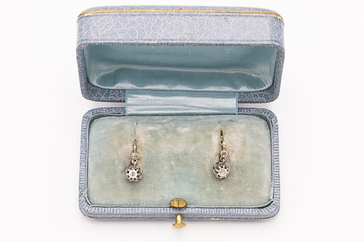 Delicati orecchini di diamanti francesi antichi, inizio XX secolo. in vendita 4