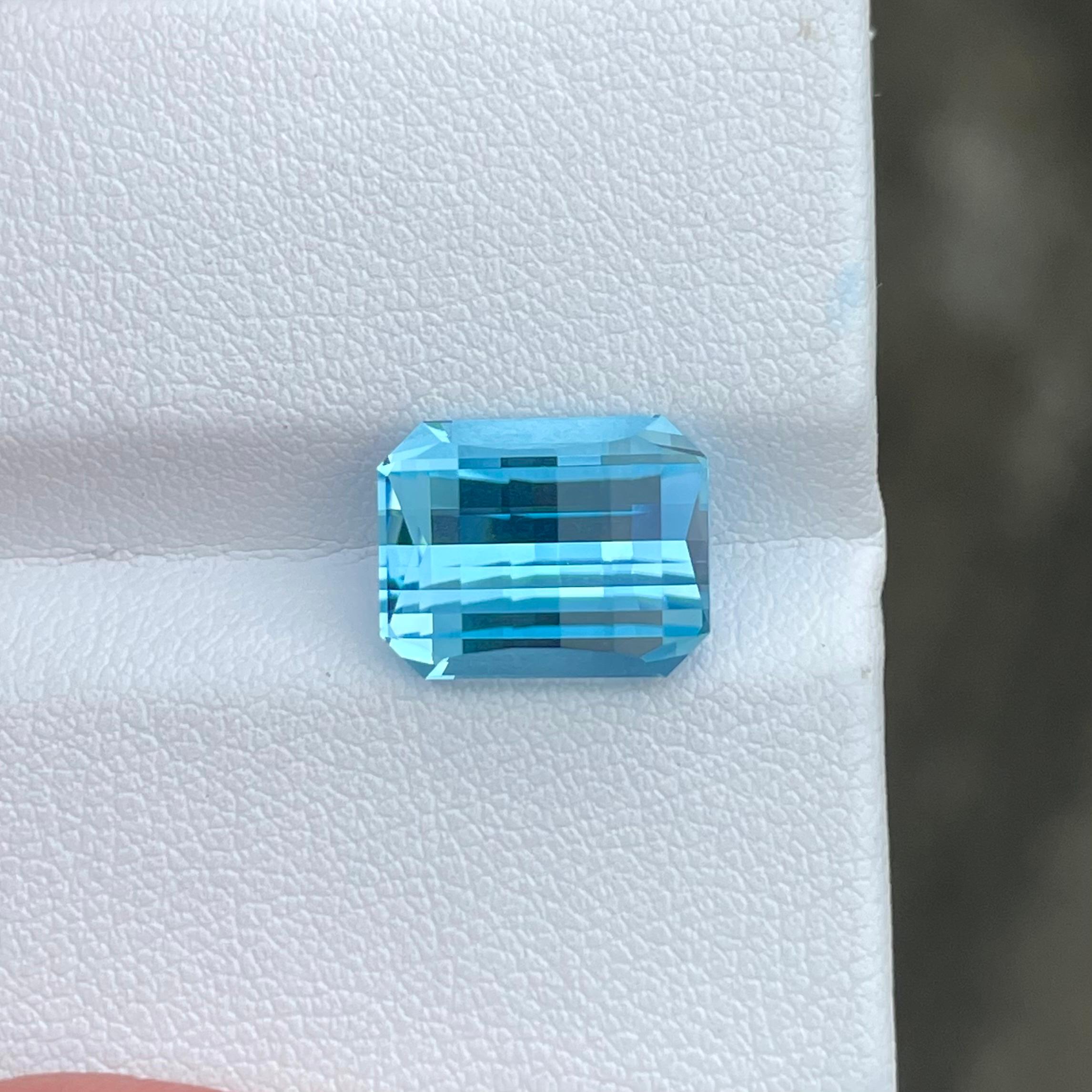 Modern Delicate Oppose Bar Pixel Cut Swiss Blue Topaz 7.40 carats Madagascar's Gemstone
