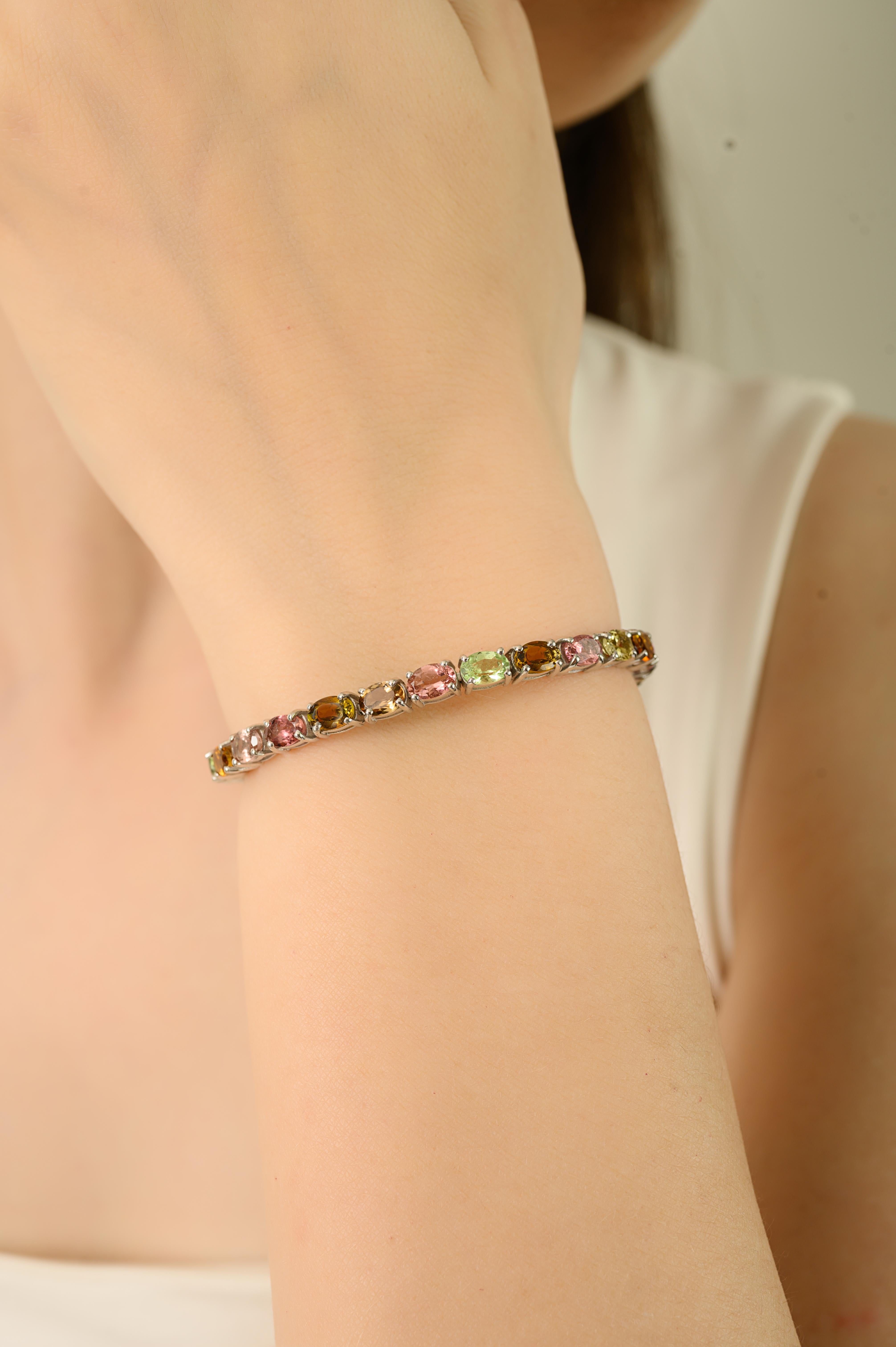 Diese handgefertigte natürliche Multi-Turmalin Oval-Cut 925 Silber Tennis Armband, Es ist 100% Natural Multi Turmalin Edelstein. Das Armband besteht aus 29 ovalen Edelsteinen in einer Vielzahl von schönen natürlichen Farben. Jeder Edelstein ist 6 x