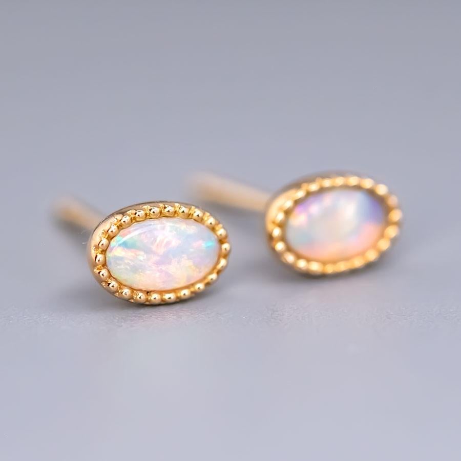 Delicados Pendientes de Ópalo Ovalado de Oro Amarillo de 18 K en Nuevo estado para la venta en Suwanee, GA