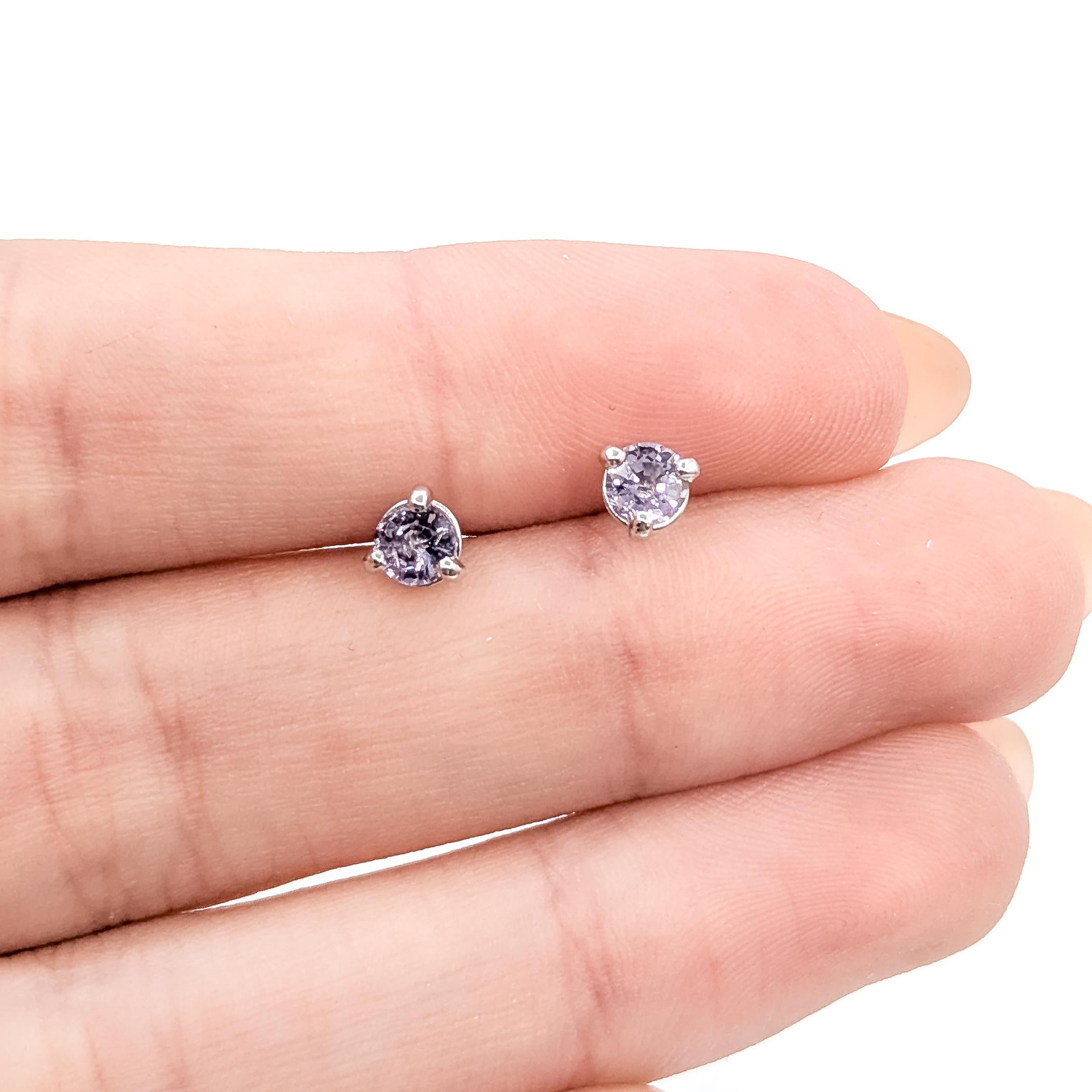 Taglio rotondo Delicati orecchini con spinello rosa in oro bianco 14 ct. in vendita