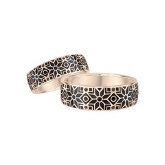 Gelbgoldring mit zarten Diamanten und Emaille