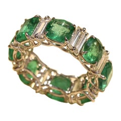 Delicate Ring Band with 8.52 Carat Emeralds and 3.51 Carat Baguette Diamonds