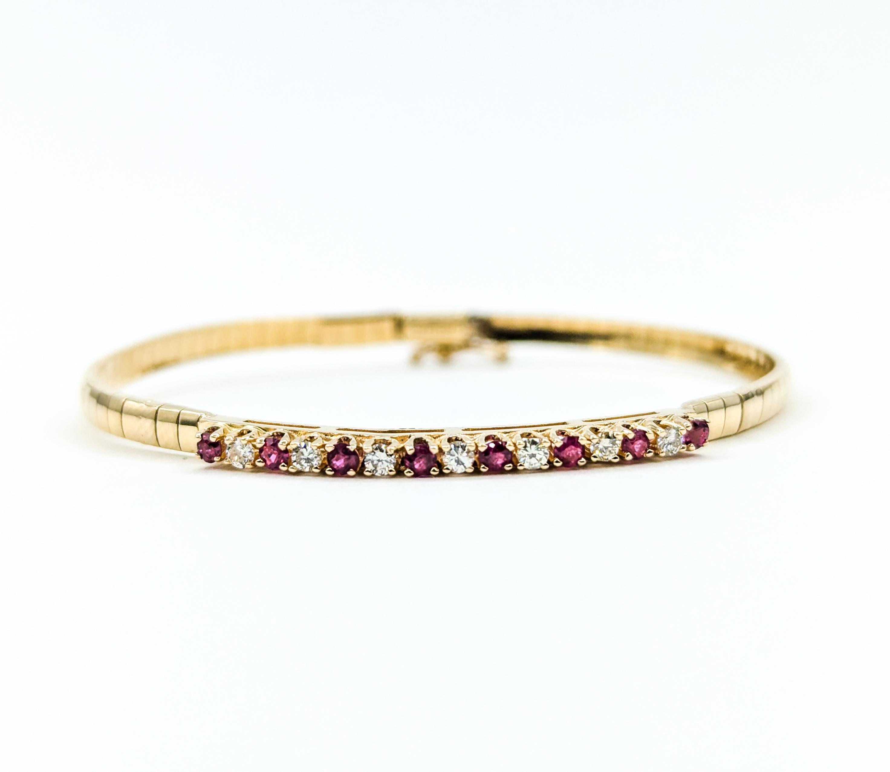 Bracelet Omega délicat en or jaune avec rubis et diamants en vente 2