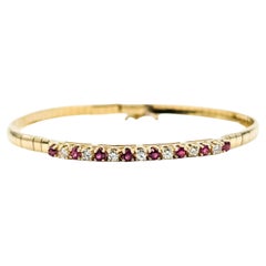 Bracelet Omega délicat en or jaune avec rubis et diamants