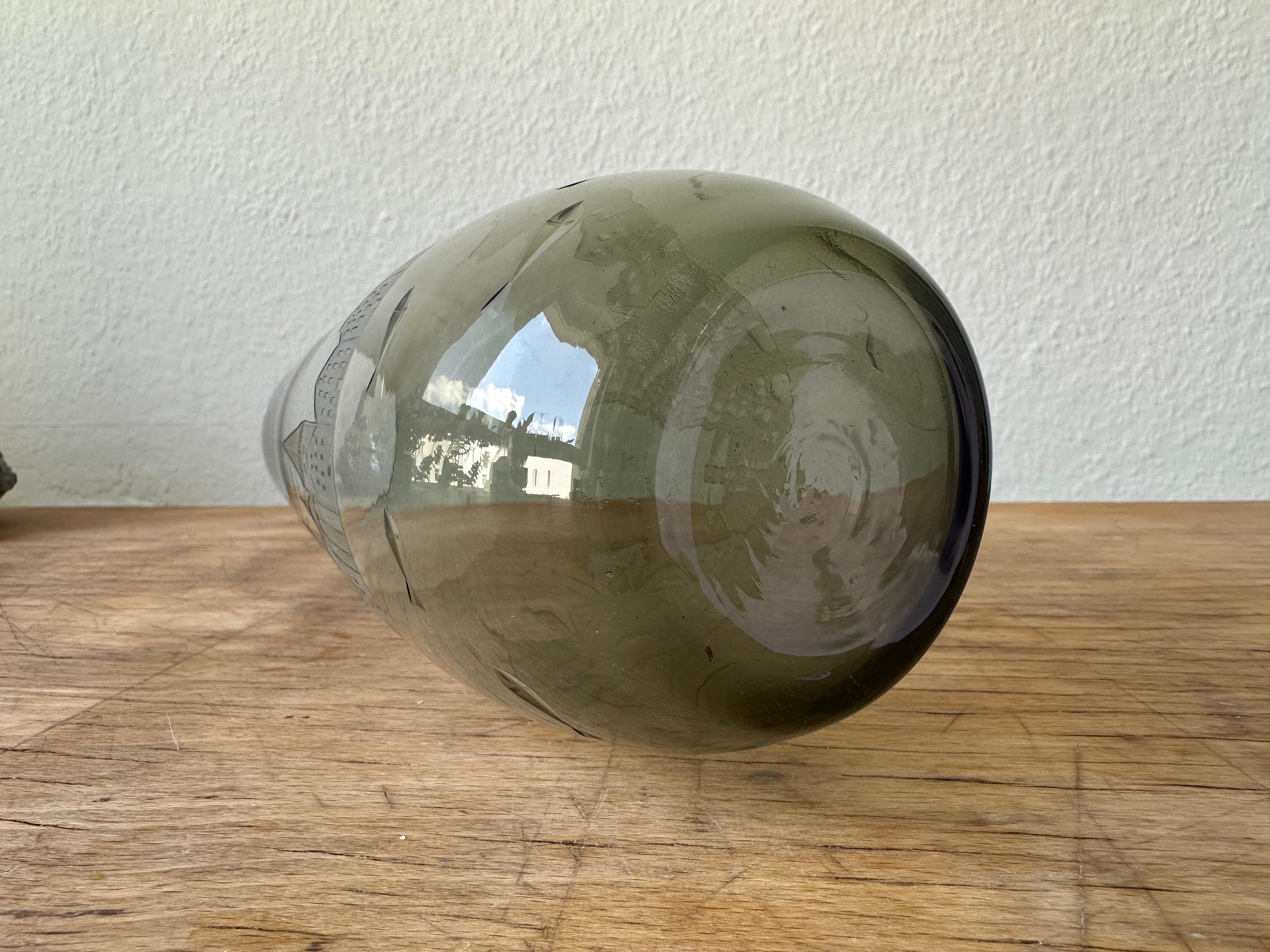 Delicate Smoky Grey Glass Vase by Carl Rotter, Lübeck Skyline Engraving For Sale 4
