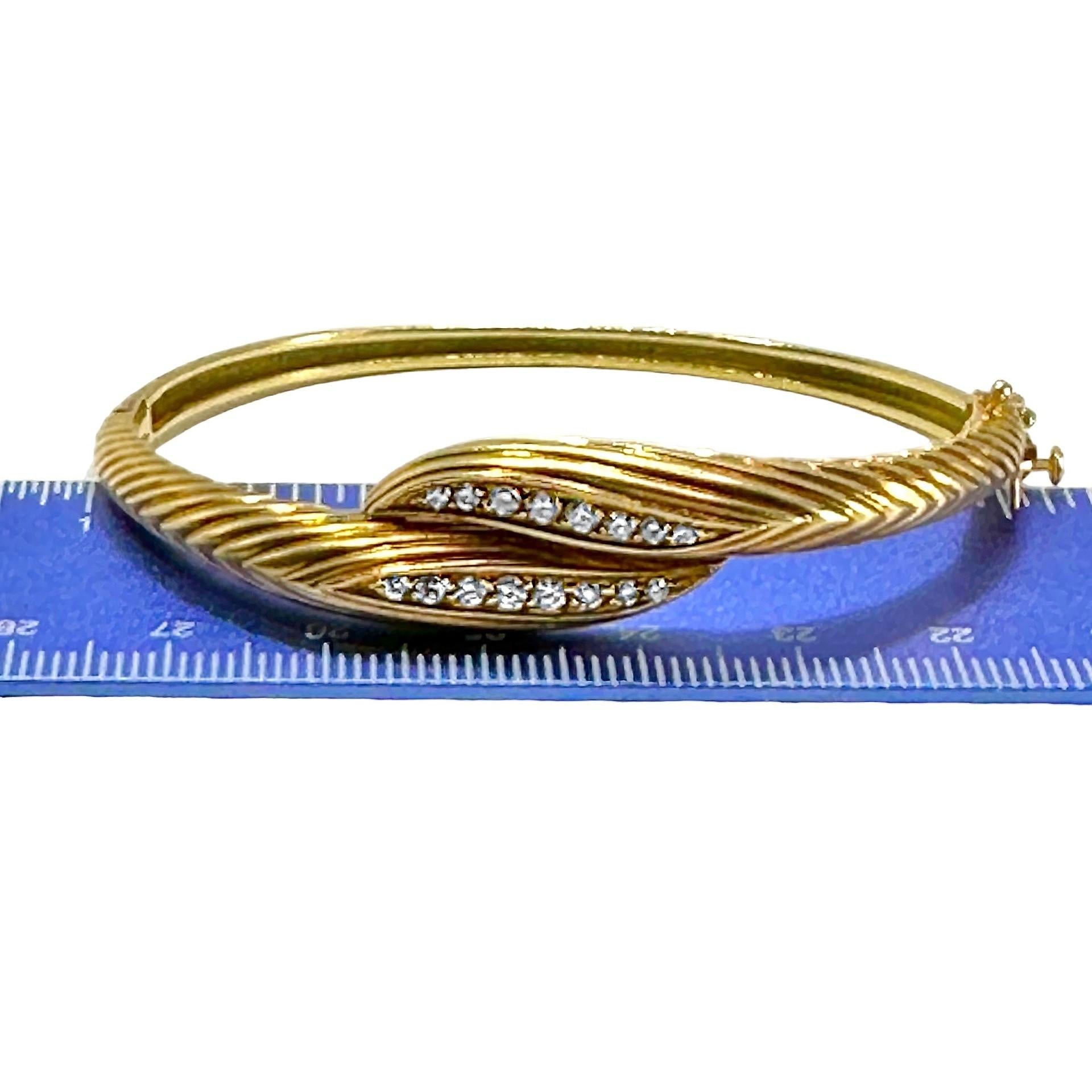 Delicate Vintage French Mid-20th Century Gold and Diamond Bangle Bracelet For Sale 1