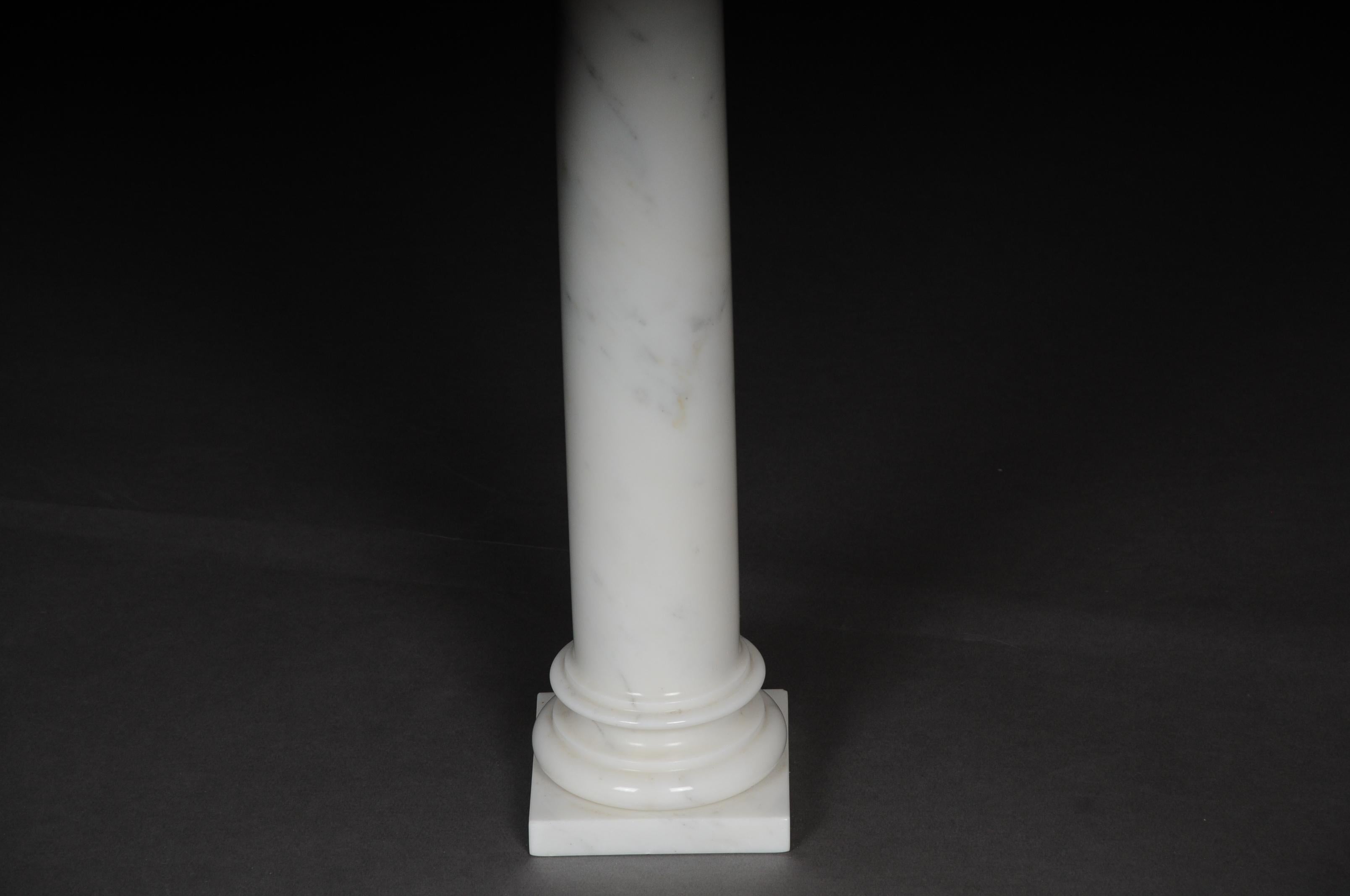 Zarte Säule aus weißem Marmor, 20. Jahrhundert (Italienisch) im Angebot