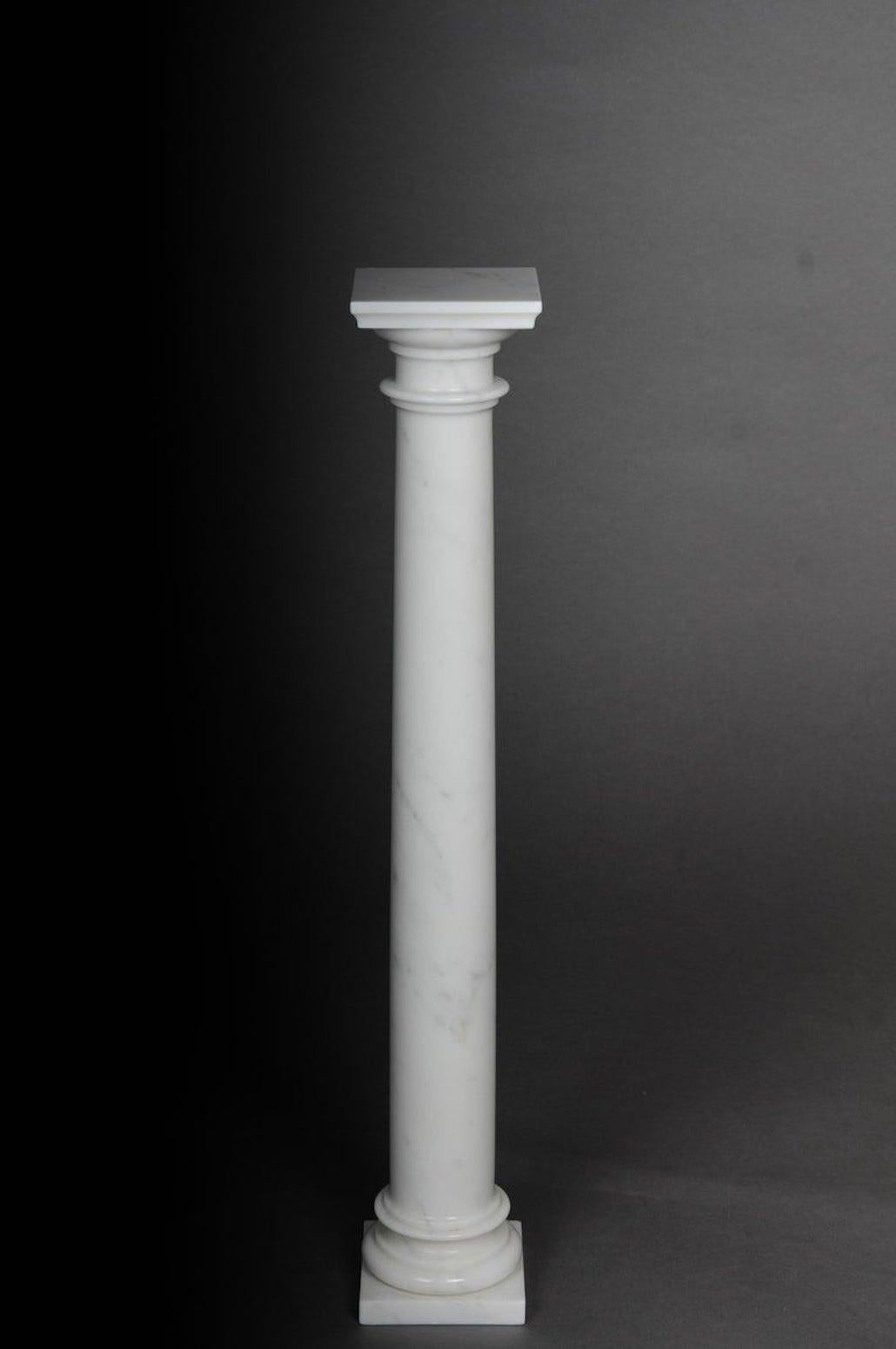 italien Delicate colonne en marbre blanc, 20e siècle en vente
