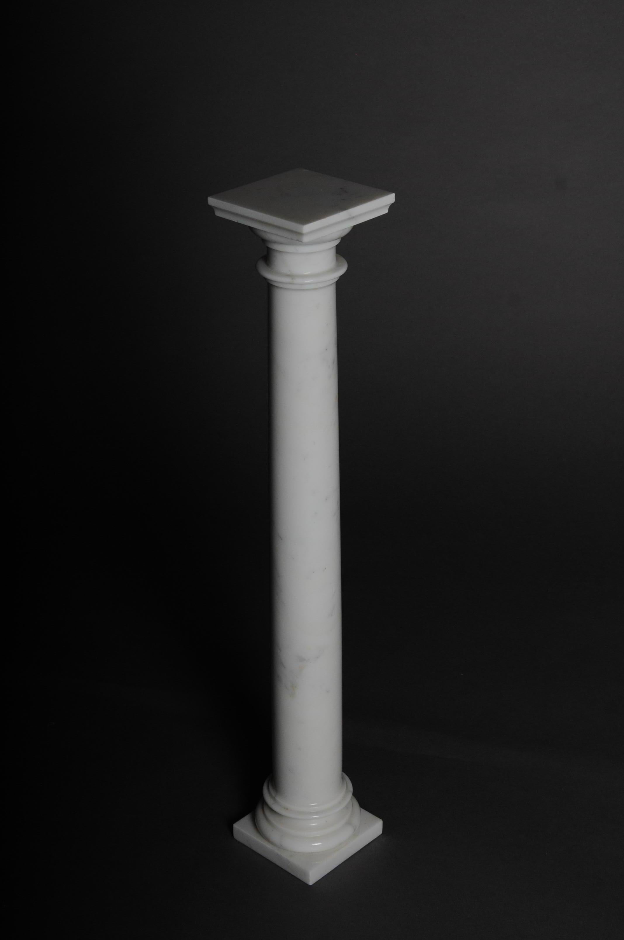 Delicate White Marble Column, 20th Century For Sale 2