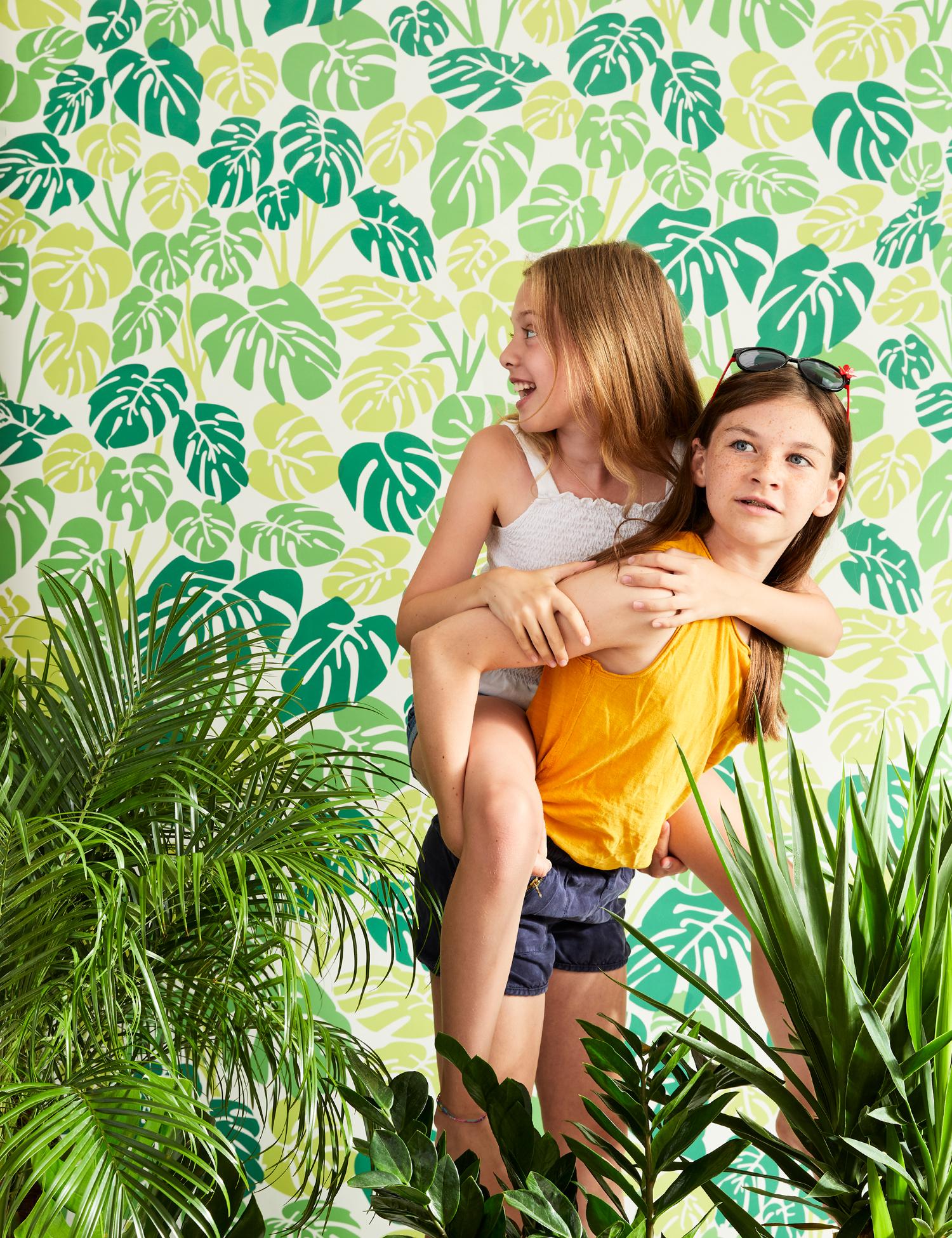 Want summer all year round? This monstera deliciosa leaf pattern brings the jungle into your home!
 
Samples are available for $18 including US shipping, please message us to purchase.  

Printing: Digital pigment print (minimum order of 4