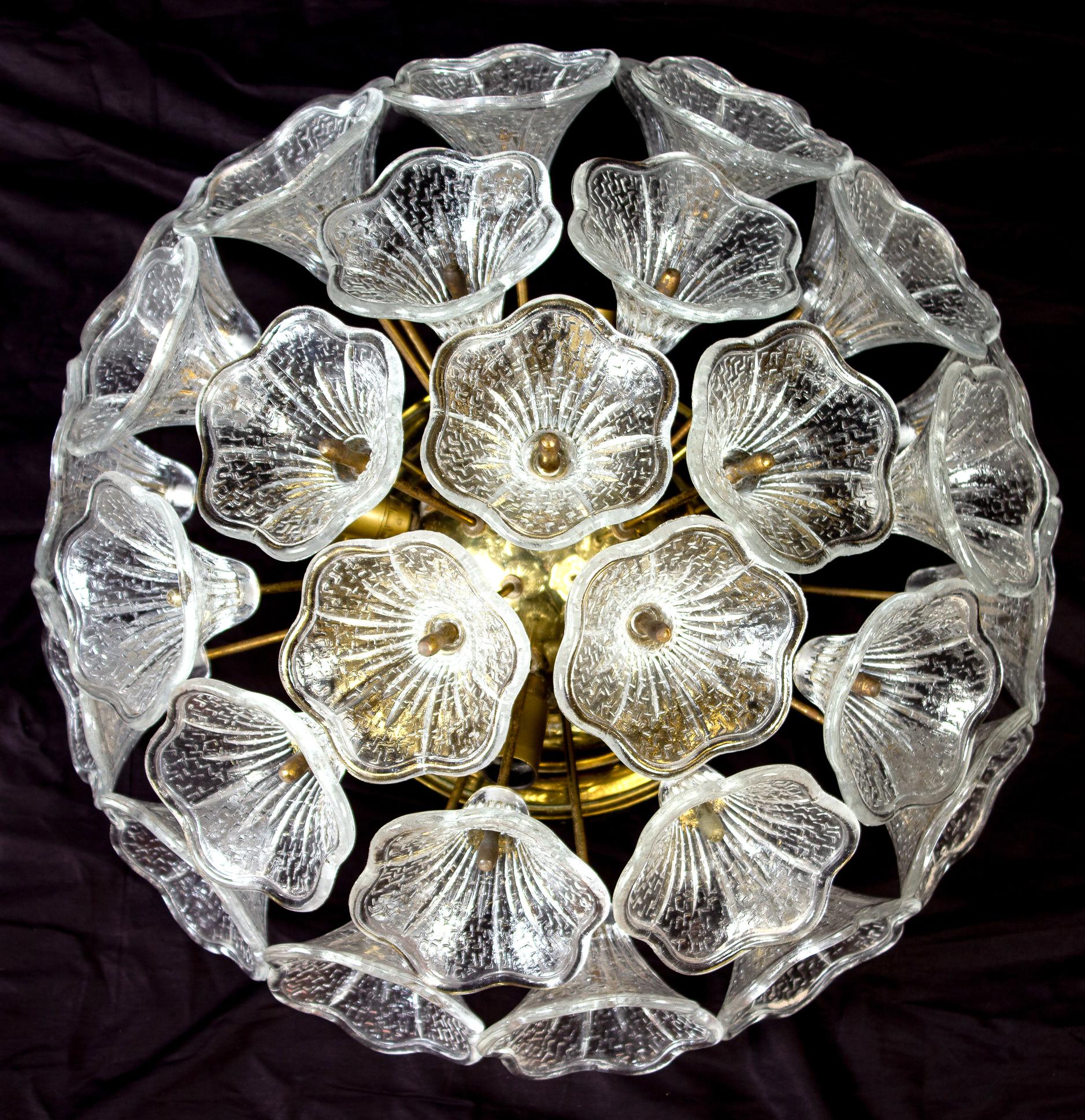 italien Incroyable  Monture encastrée de fleurs en verre de Murano, Italie, années 1960 en vente
