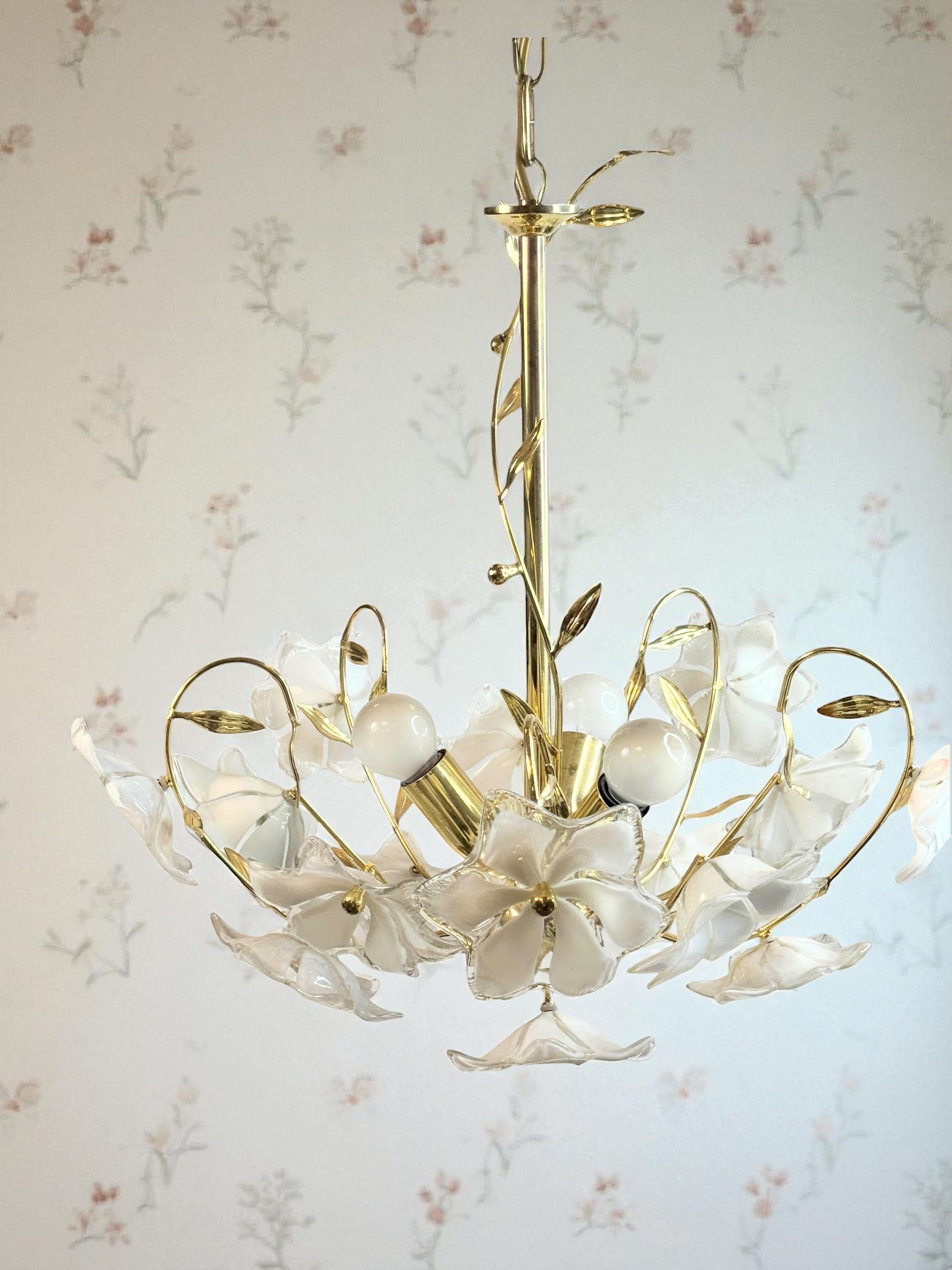 Köstlicher Murano Vintage-Kronleuchter mit Blumen aus weißem Glas, 1970er Jahre im Angebot 9