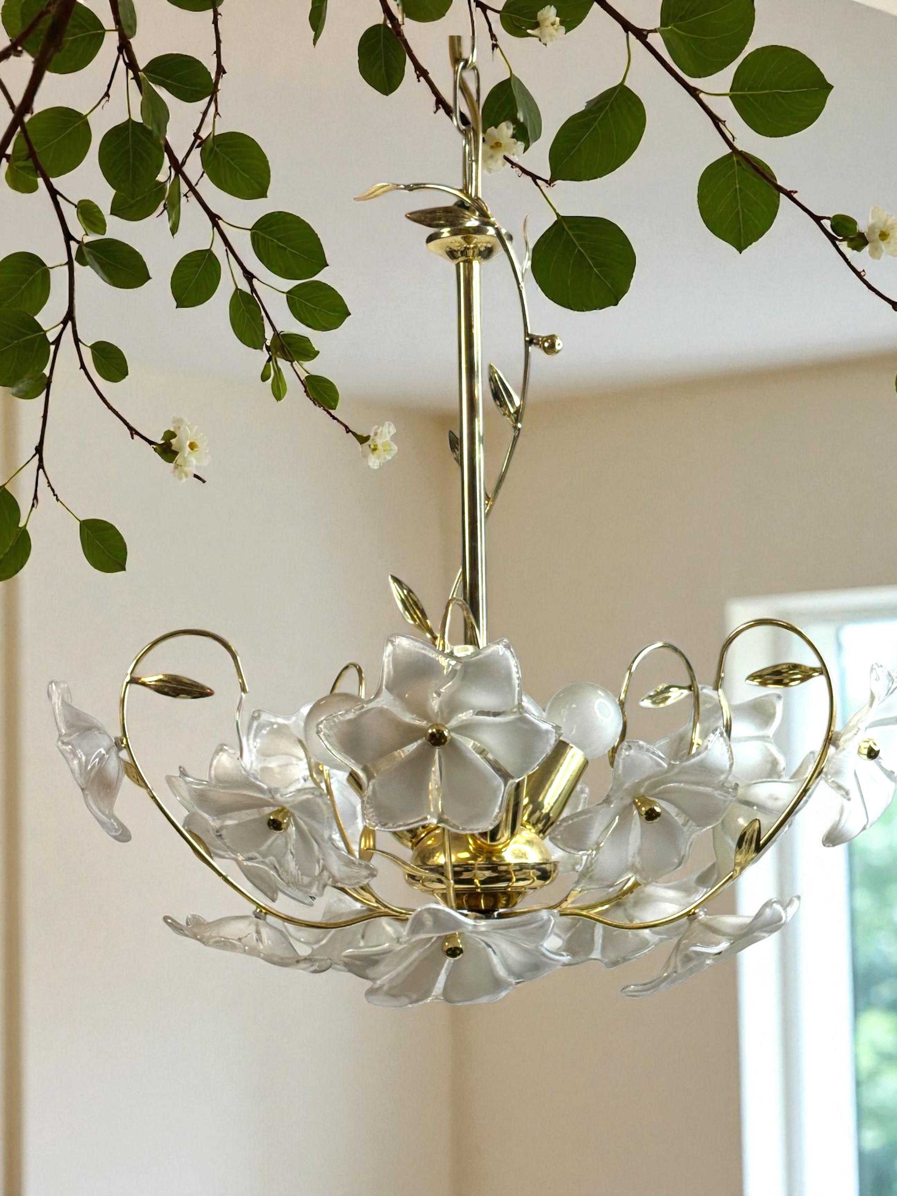Köstlicher Murano Vintage-Kronleuchter mit Blumen aus weißem Glas, 1970er Jahre im Angebot 10