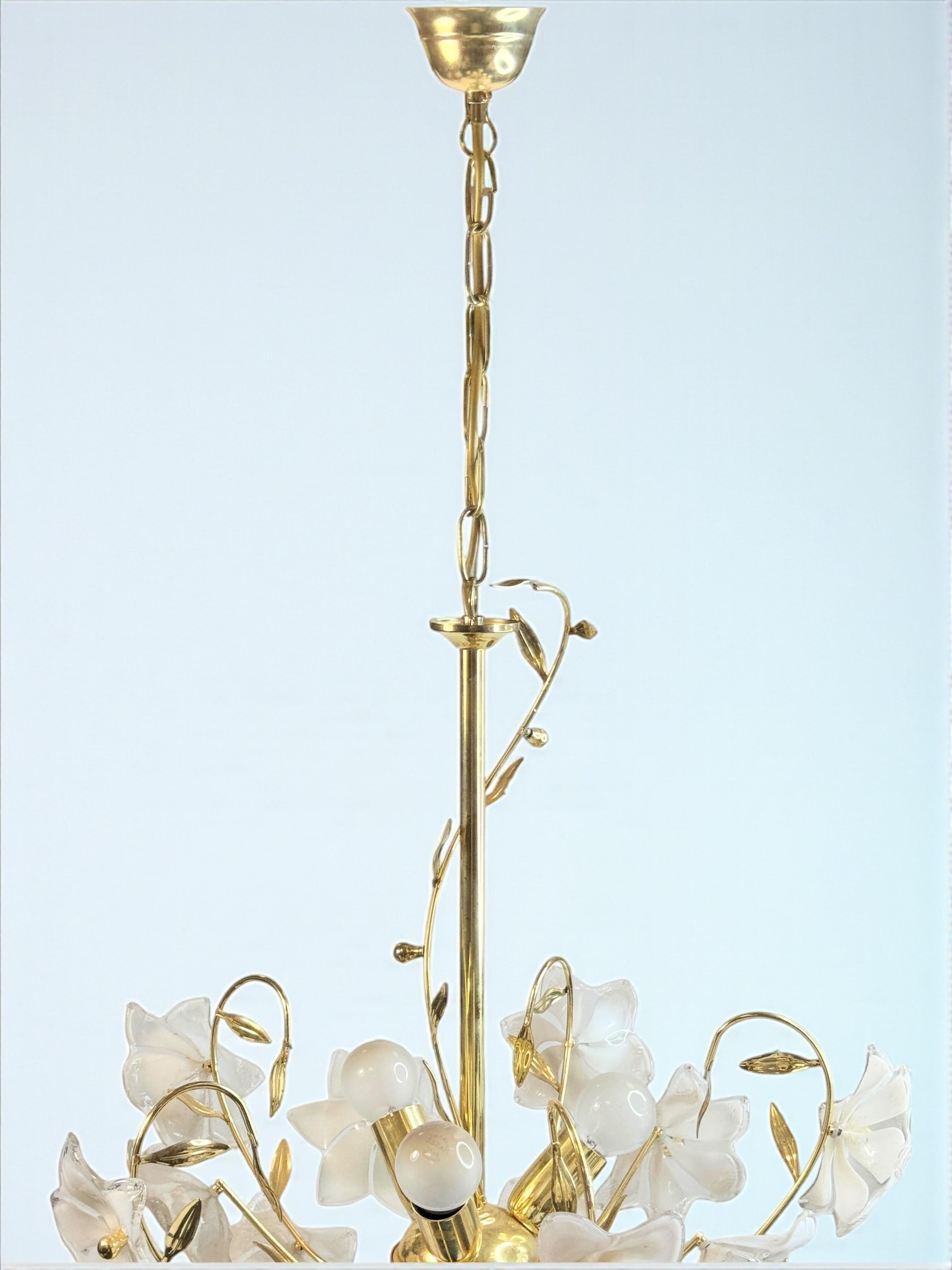 Köstlicher Murano Vintage-Kronleuchter mit Blumen aus weißem Glas, 1970er Jahre im Angebot 11