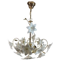 Delizioso lampadario vintage di Murano con fiori in vetro bianco, anni '70