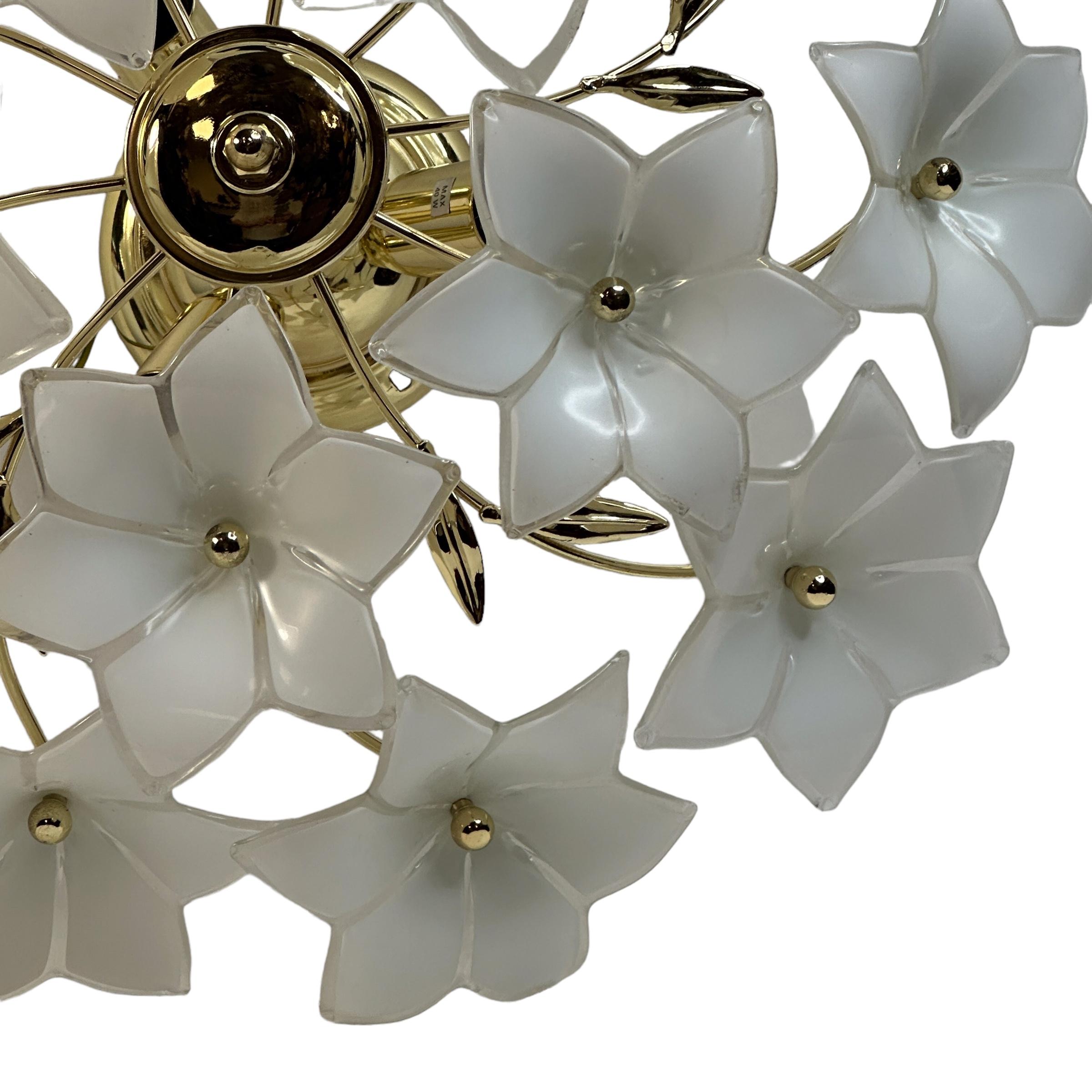Delicious Murano Vintage Flush Mount Chandelier with White Glass Flowers, 1970s In Good Condition For Sale In Nuernberg, DE