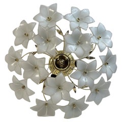 Deliciosa araña vintage de Murano con flores de cristal blanco, años 70
