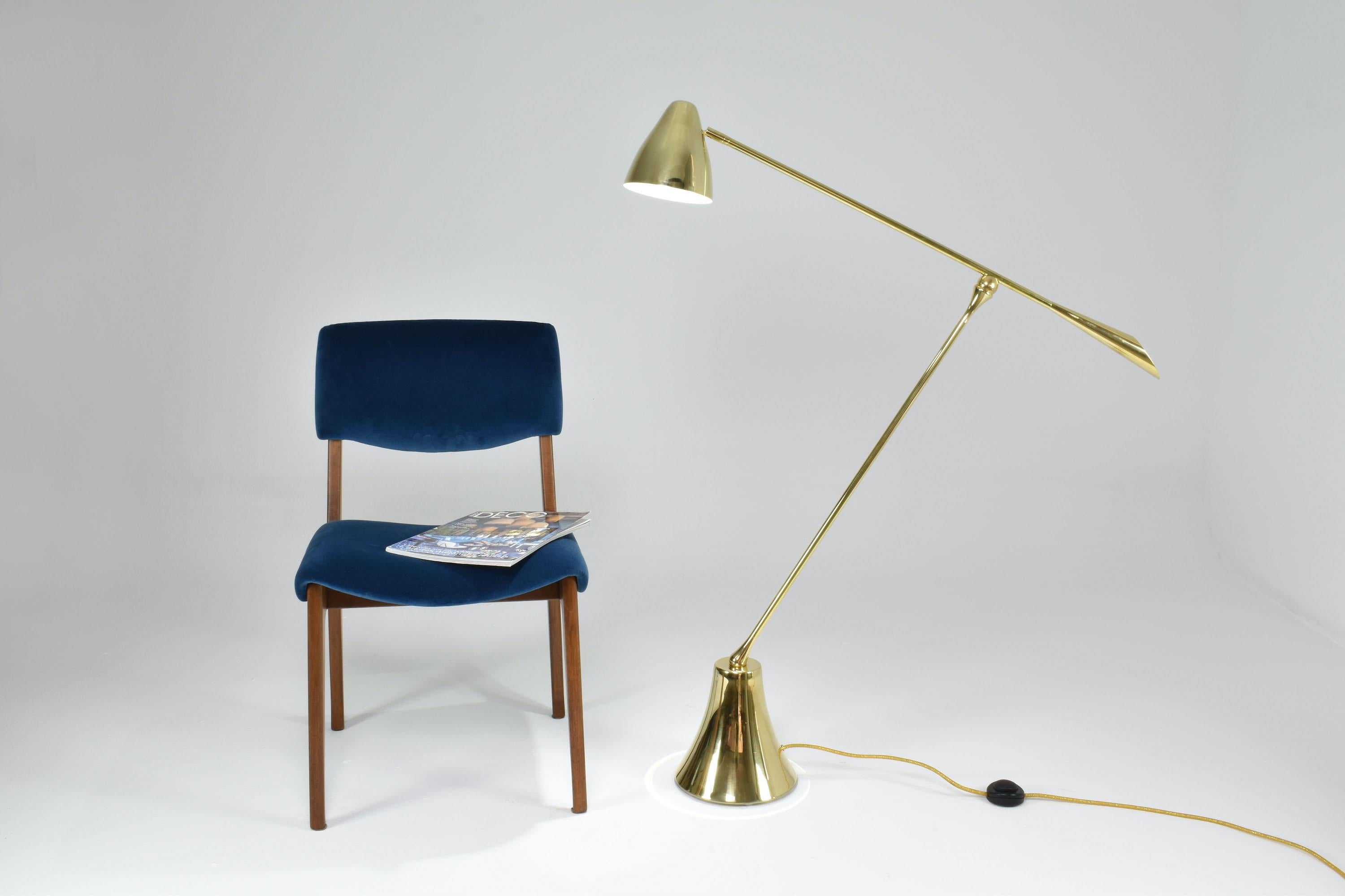 Introducing the De.Light-f3, a versatile multidirectional floor lamp crafted entirely from brass, designed to articulate in three key locations: the base of the shade, mid-arm, and base of the stem. Its angular-shaped shade diffuses a warm, focused