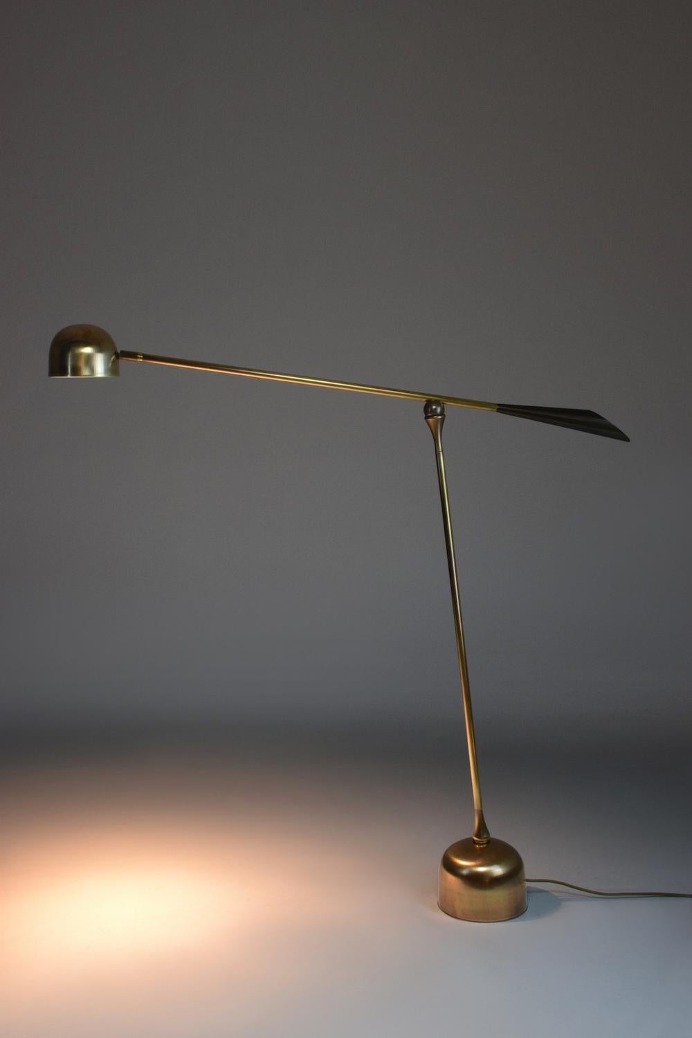 De.Light F4 lampadaire contemporain articulé en laiton, collection Flow en vente 1