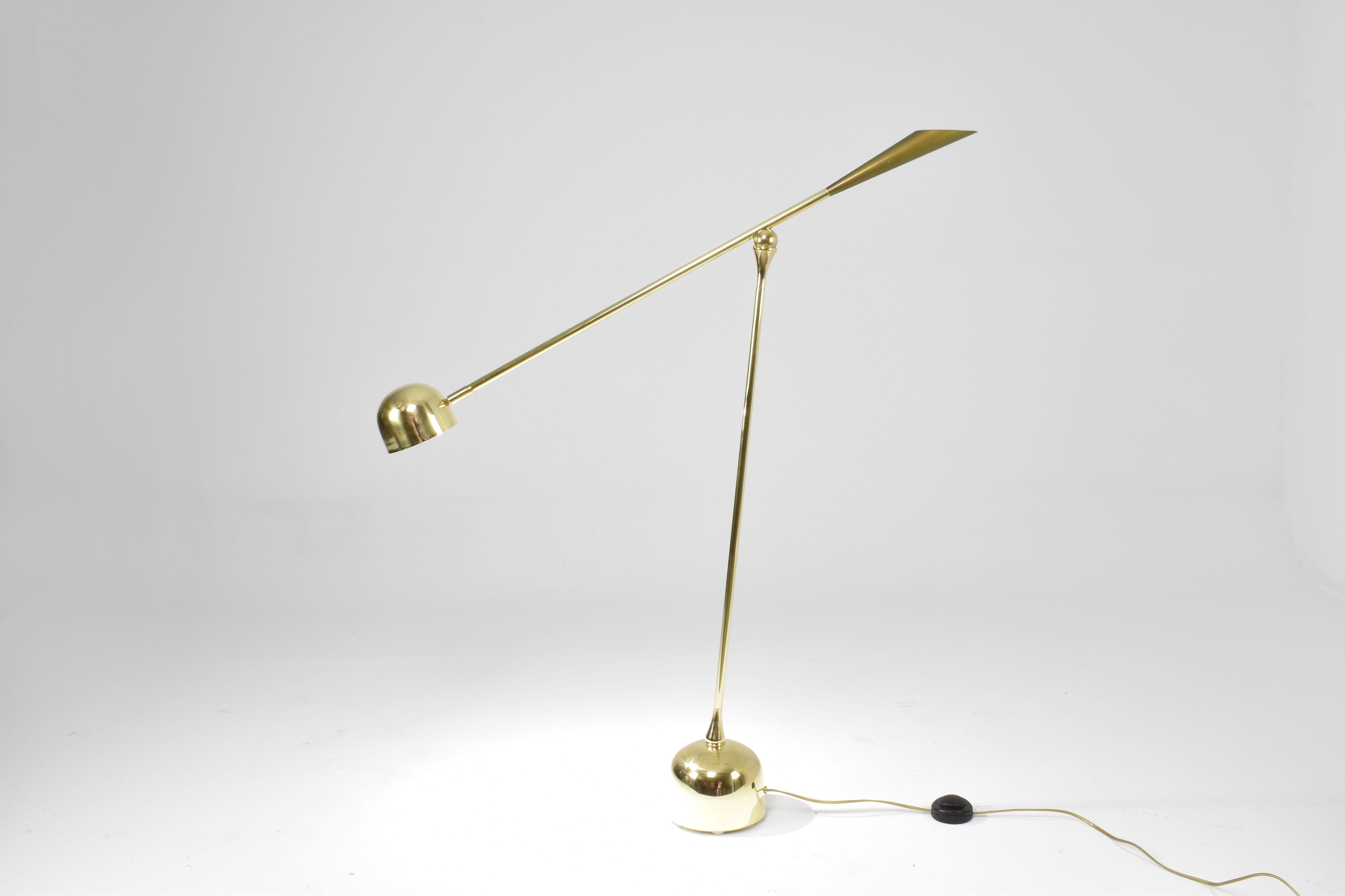 Portuguese De.Light F4 Contemporary Articulating Brass Floor Lamp, Flow Collection For Sale
