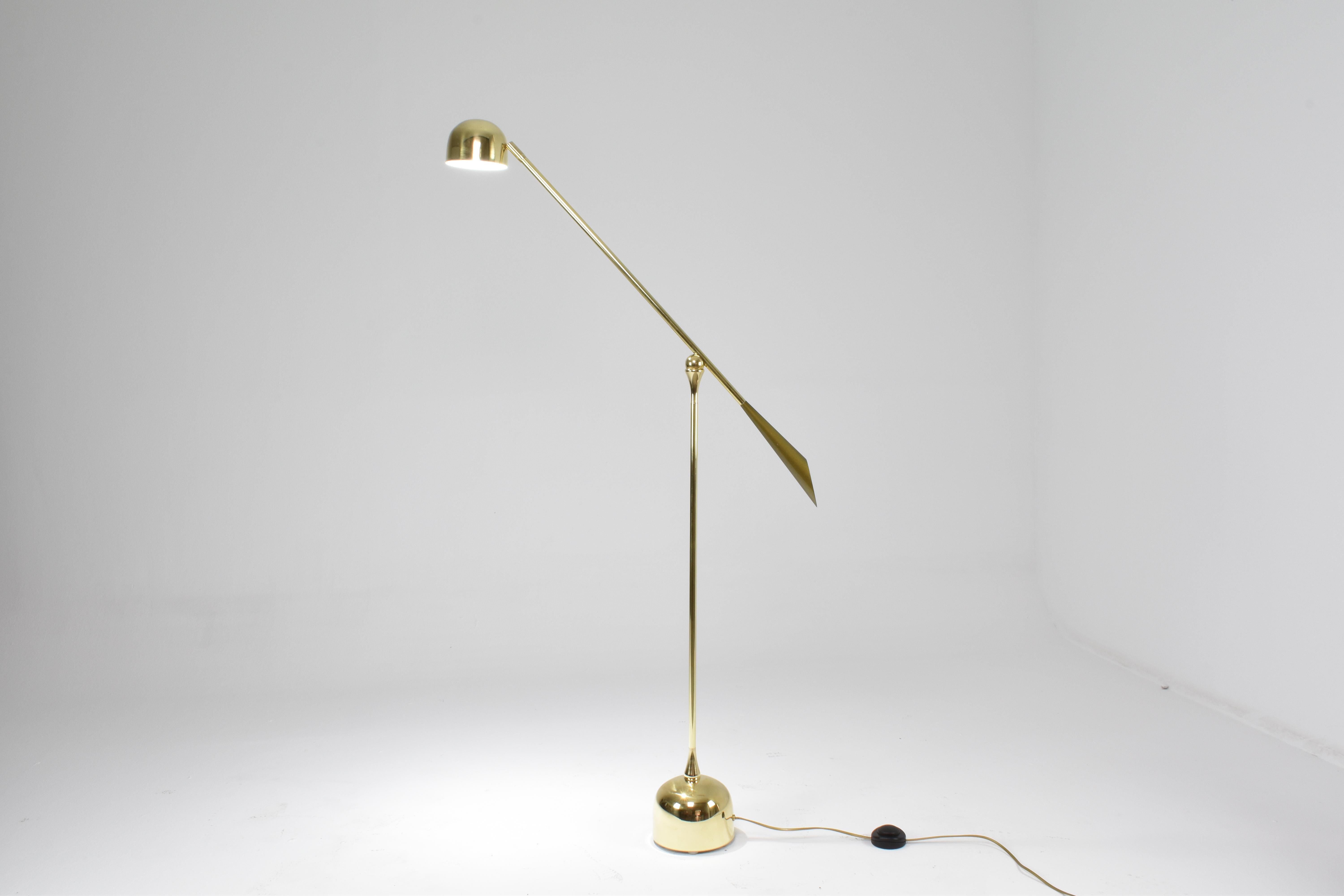 This multidirectional brass light articulates in three places: the base of the shade, mid-arm and the base of the stem. The spherical shade diffuses a warm light with a slightly smaller focus than the cone-shaped variation. Option for a trumpet or