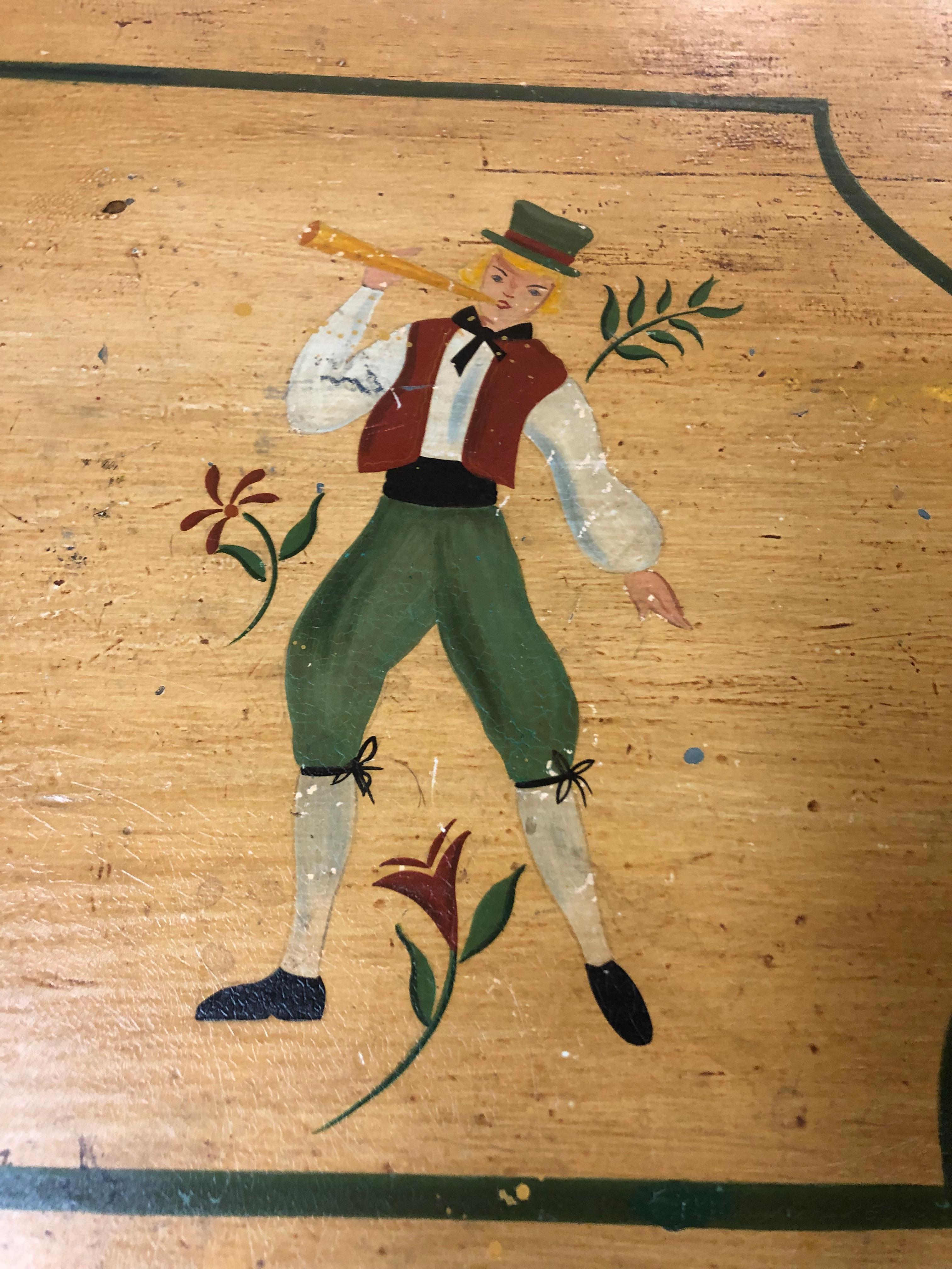 Nord-américain Ravissant coffre ancien peint en forme d'espoir avec des personnages néerlandais peints à la main en vente