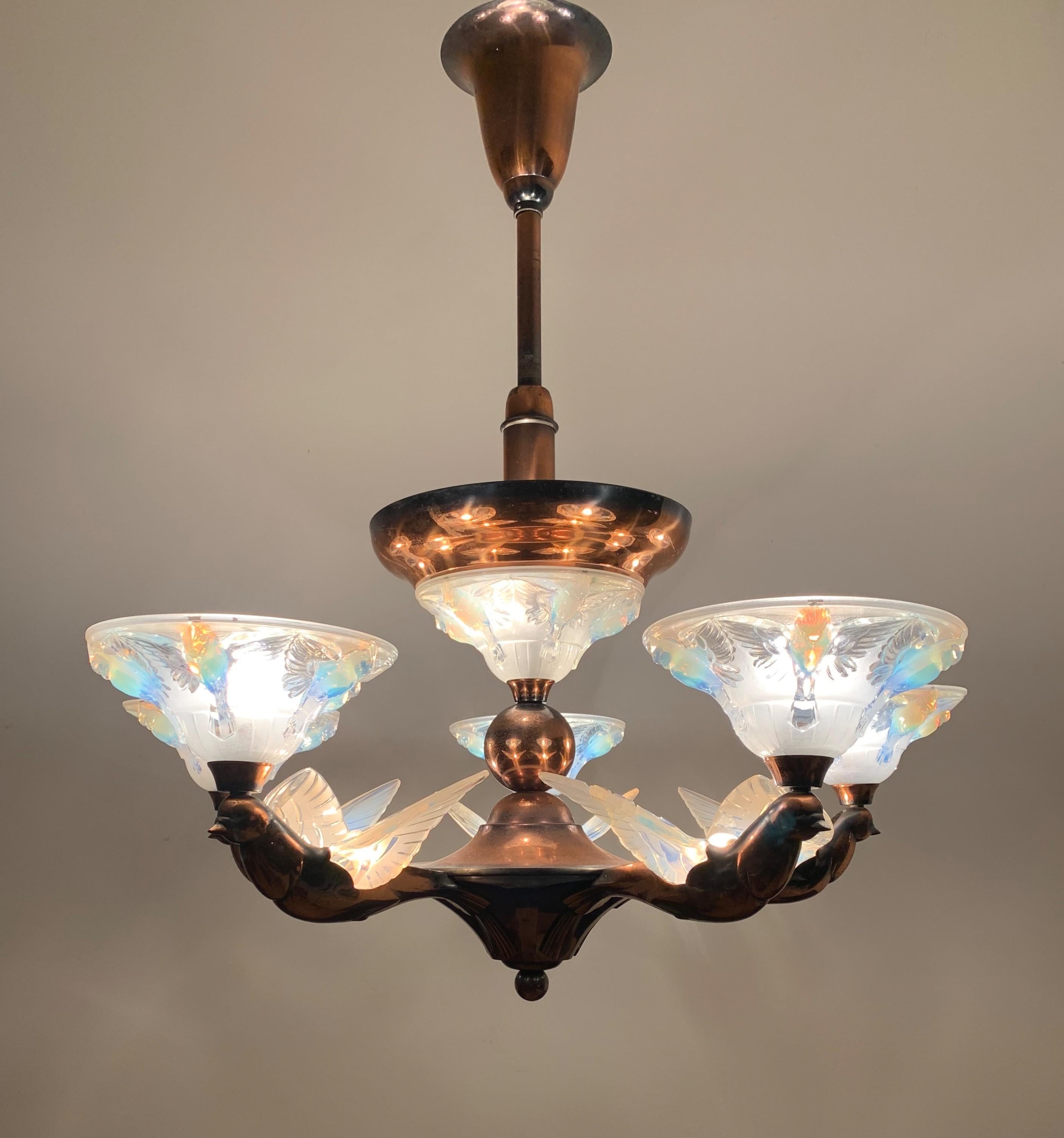 Marvelous Bronze Art Deco Chandelier with René Lalique St. Glass Bird Sculptures For Sale 11