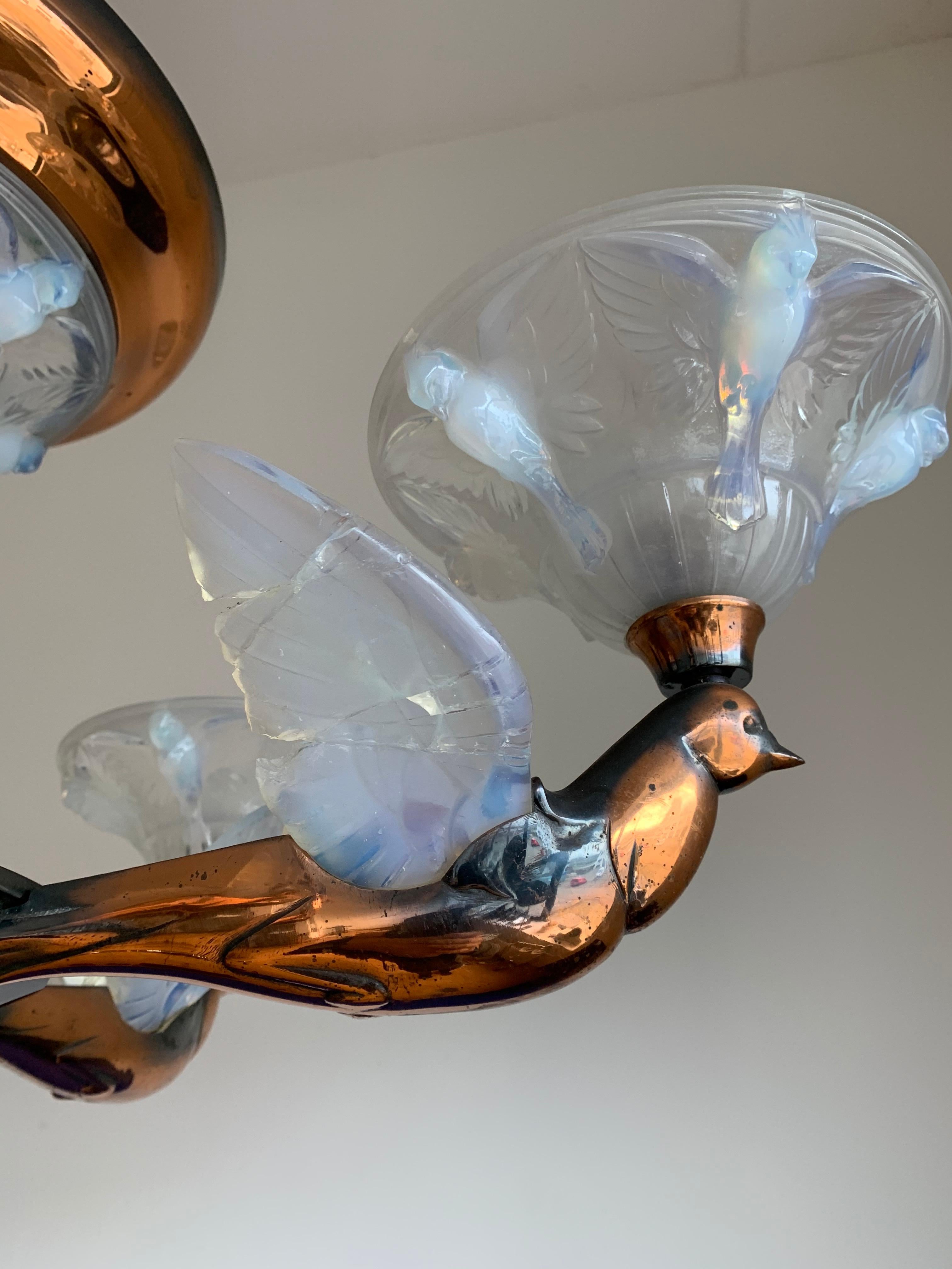 Wunderschöner Art Deco Kronleuchter aus Bronze mit René Lalique St. Glass Vogel Skulpturen im Angebot 4