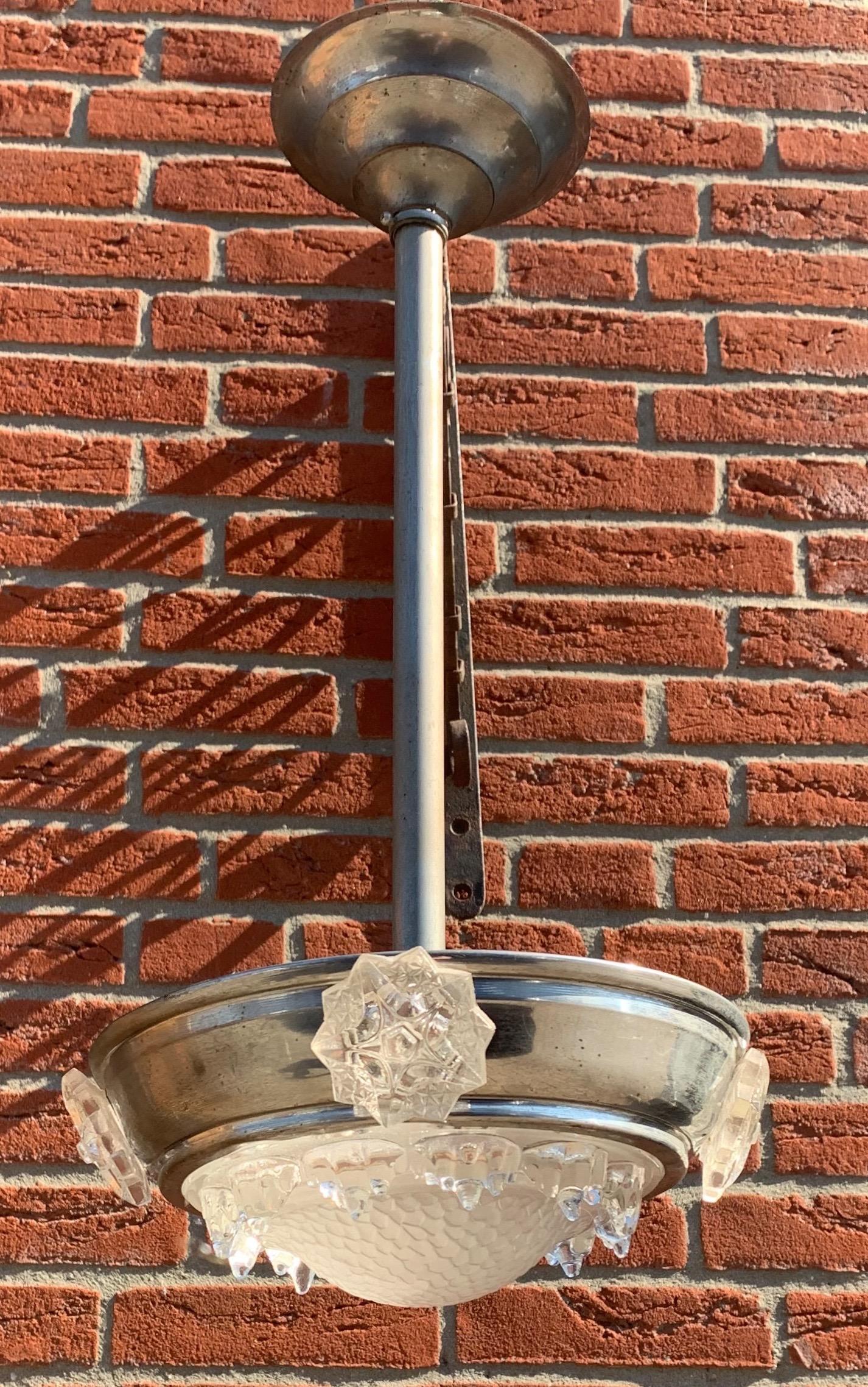 Anhänger-Leuchte aus Metall und Glas im Art déco-Stil von Ezan France im Angebot 11
