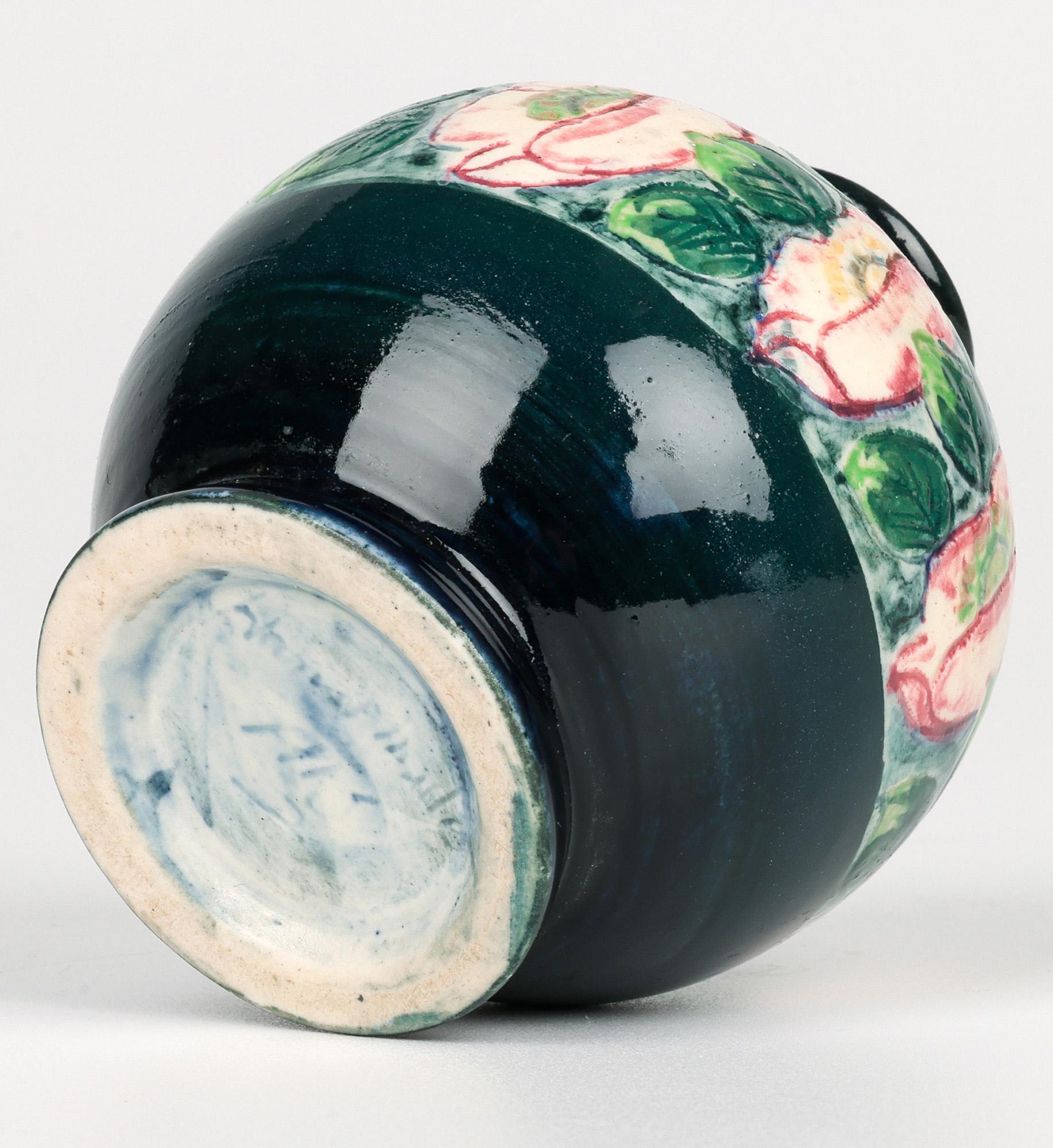 Delightful Art Deco Miniature Mohn gemalt Kunst Keramik Vase im Angebot 5