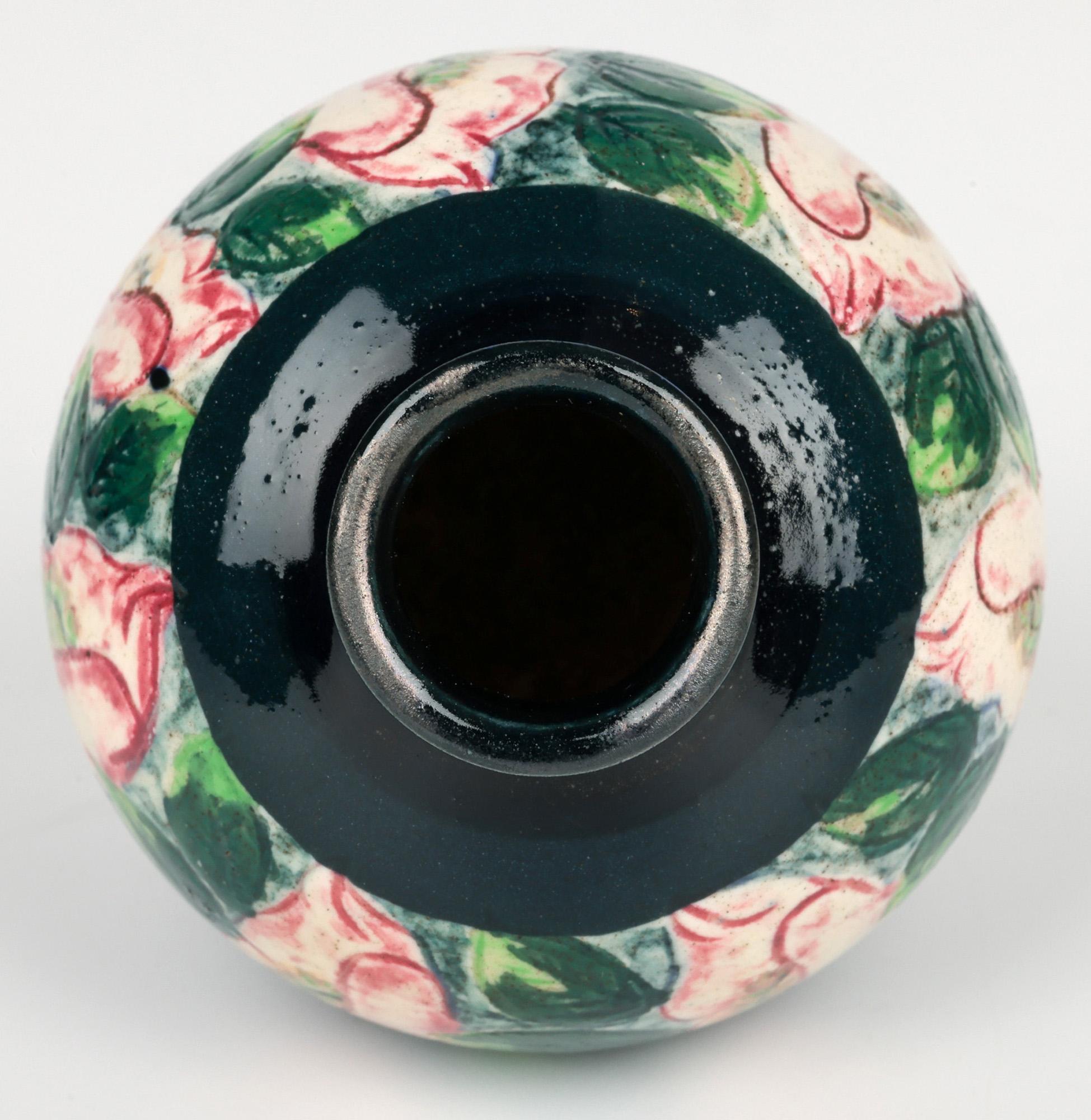 Delightful Art Deco Miniature Mohn gemalt Kunst Keramik Vase im Angebot 6