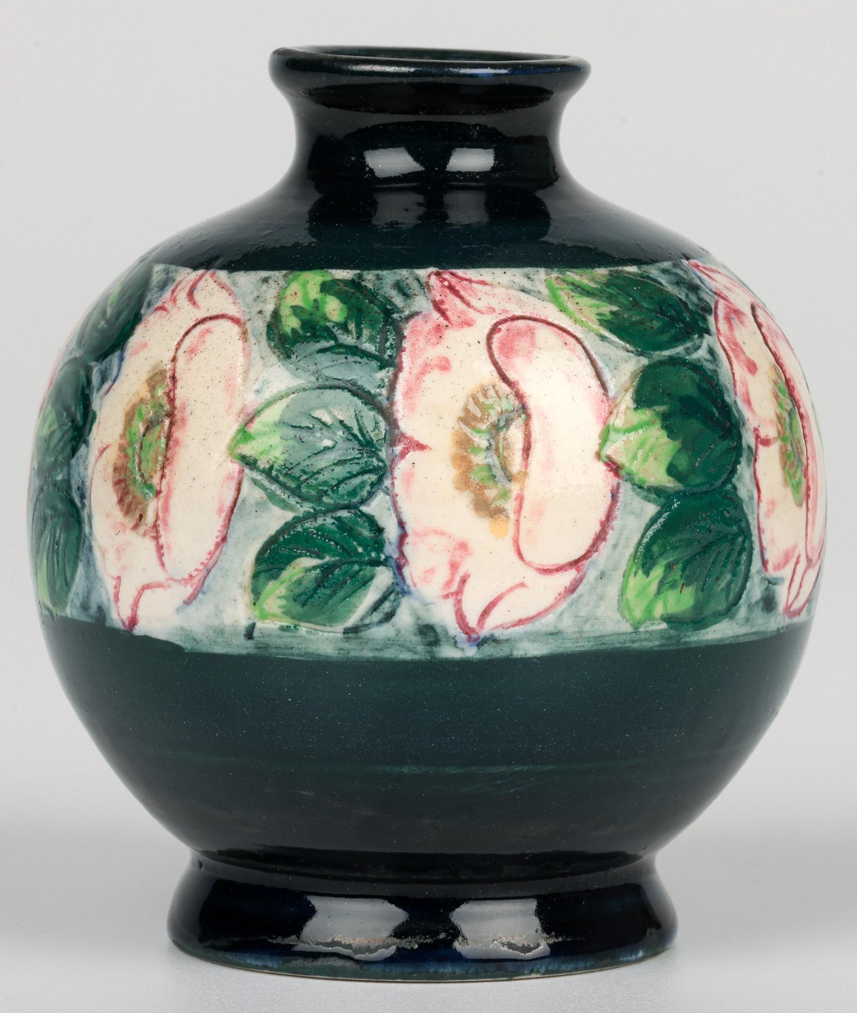 Delightful Art Deco Miniature Mohn gemalt Kunst Keramik Vase im Angebot 7