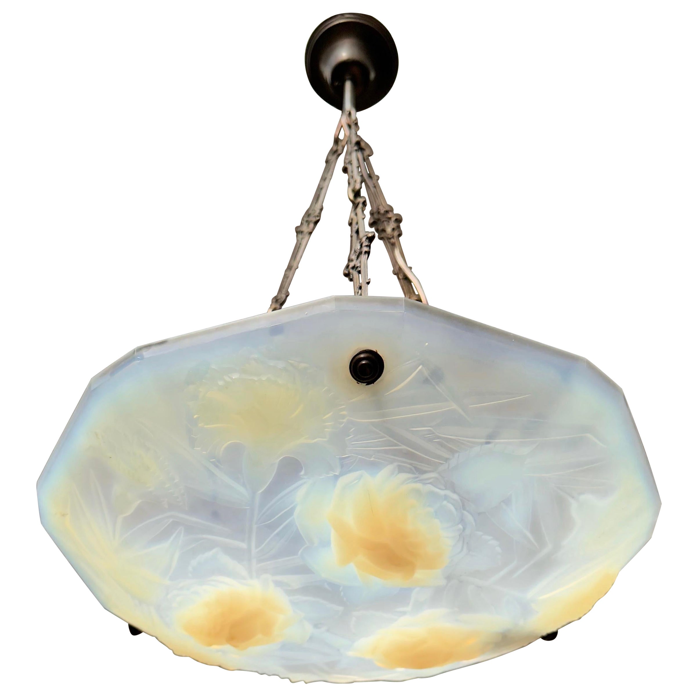 Magnifique lampe à suspension Art Déco ROBA PARIS - Sculptures de fleurs en verre opalescent
