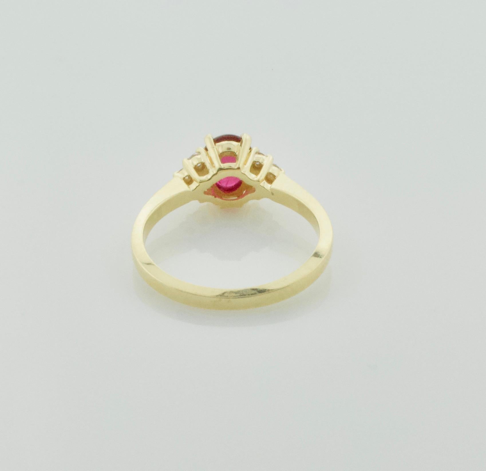 Delightful Cabochon Ruby and Diamond Solitaire Ring in 18 Karat In Excellent Condition For Sale In Wailea, HI