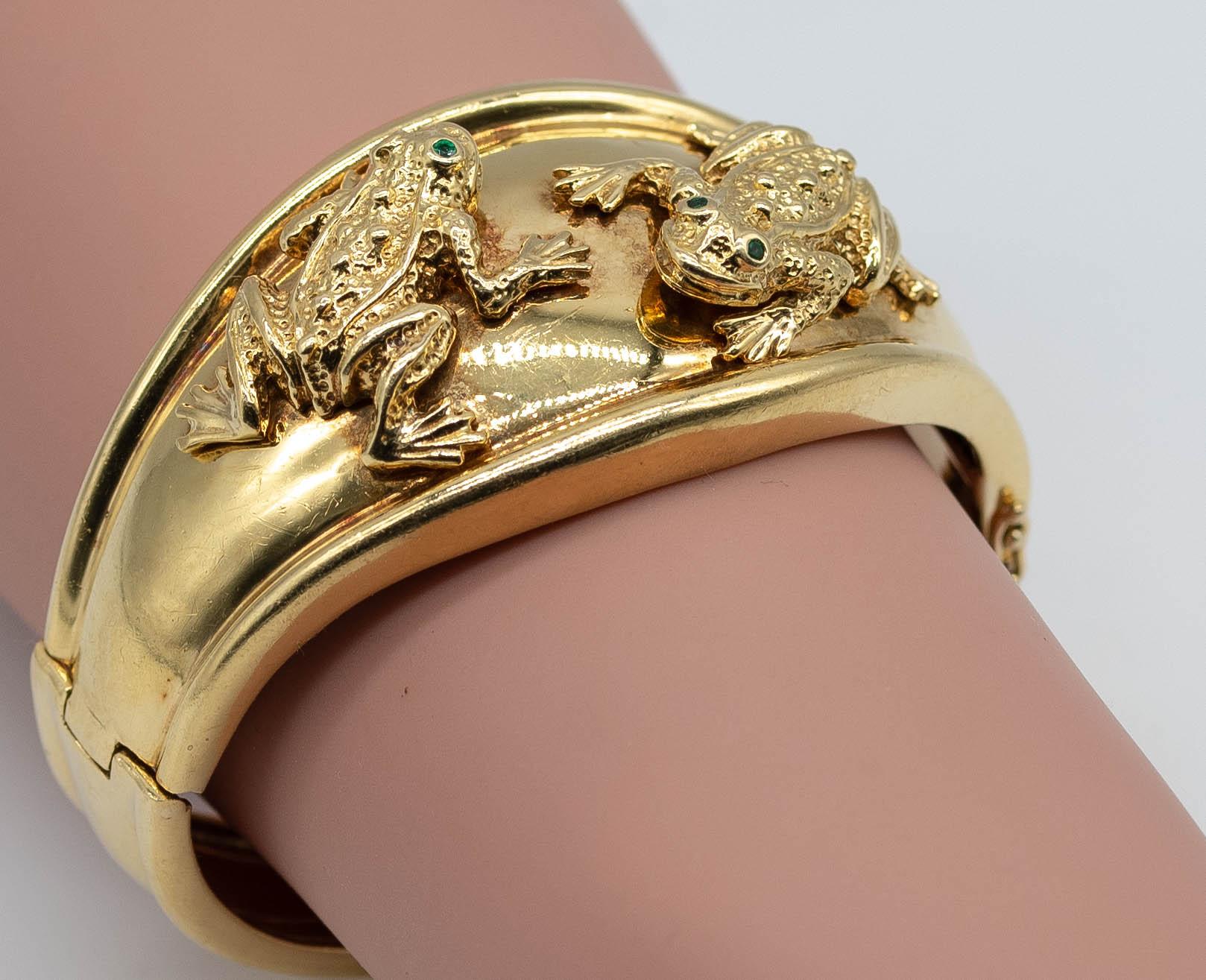 Contemporary Delightful Frog Motif 18 Karat Gold Bangle Bracelet For Sale