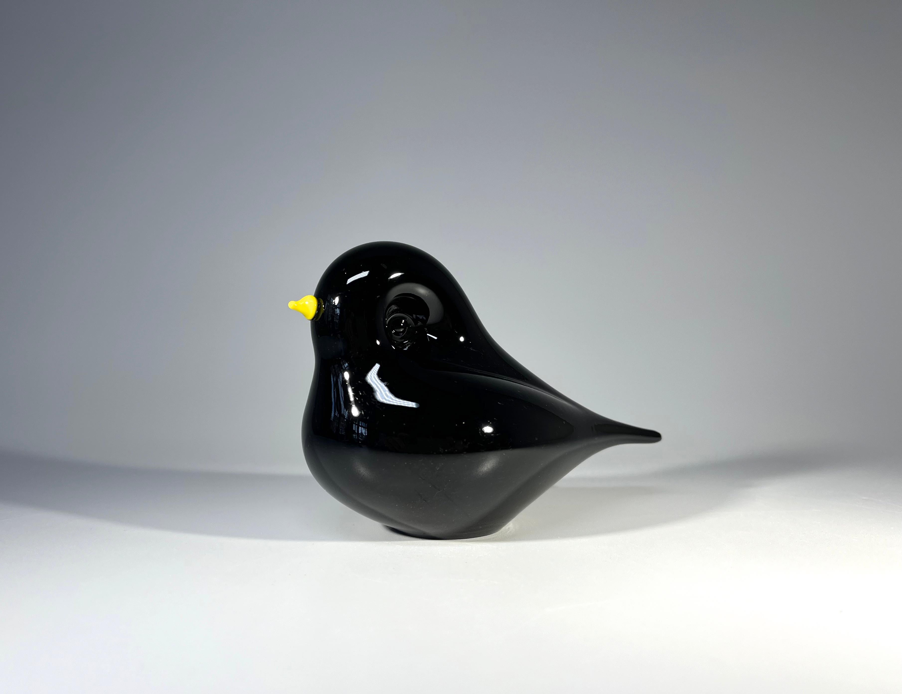 Delightful Hand Blown Glass Black Songbird Mike Hunter, Twists Studio, Scotland In Excellent Condition For Sale In Rothley, Leicestershire