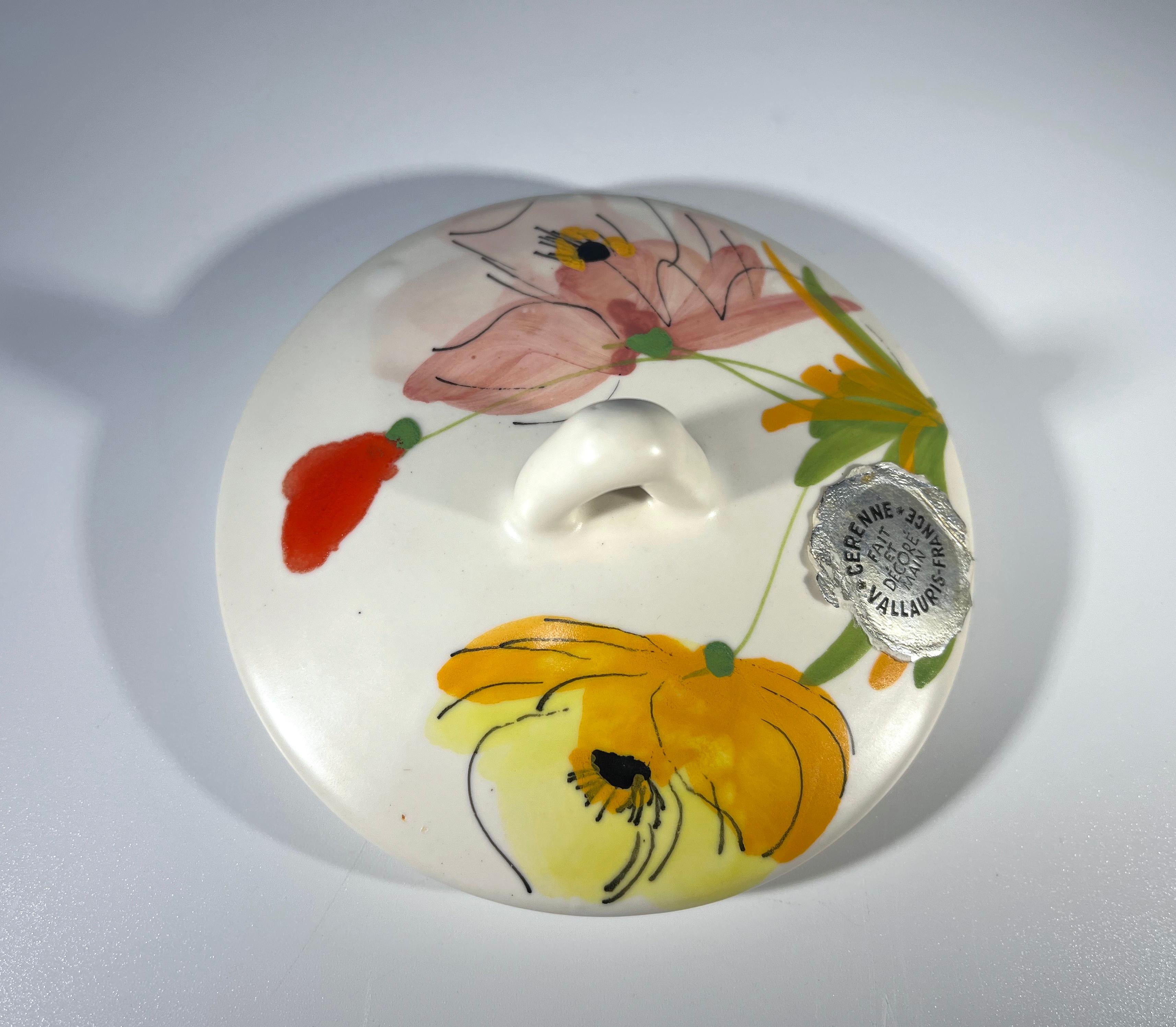 Deliciosa Jarra de Mesilla de Noche de Cerámica Pintada a Mano de Vieux Vallauris, Francia en venta 2
