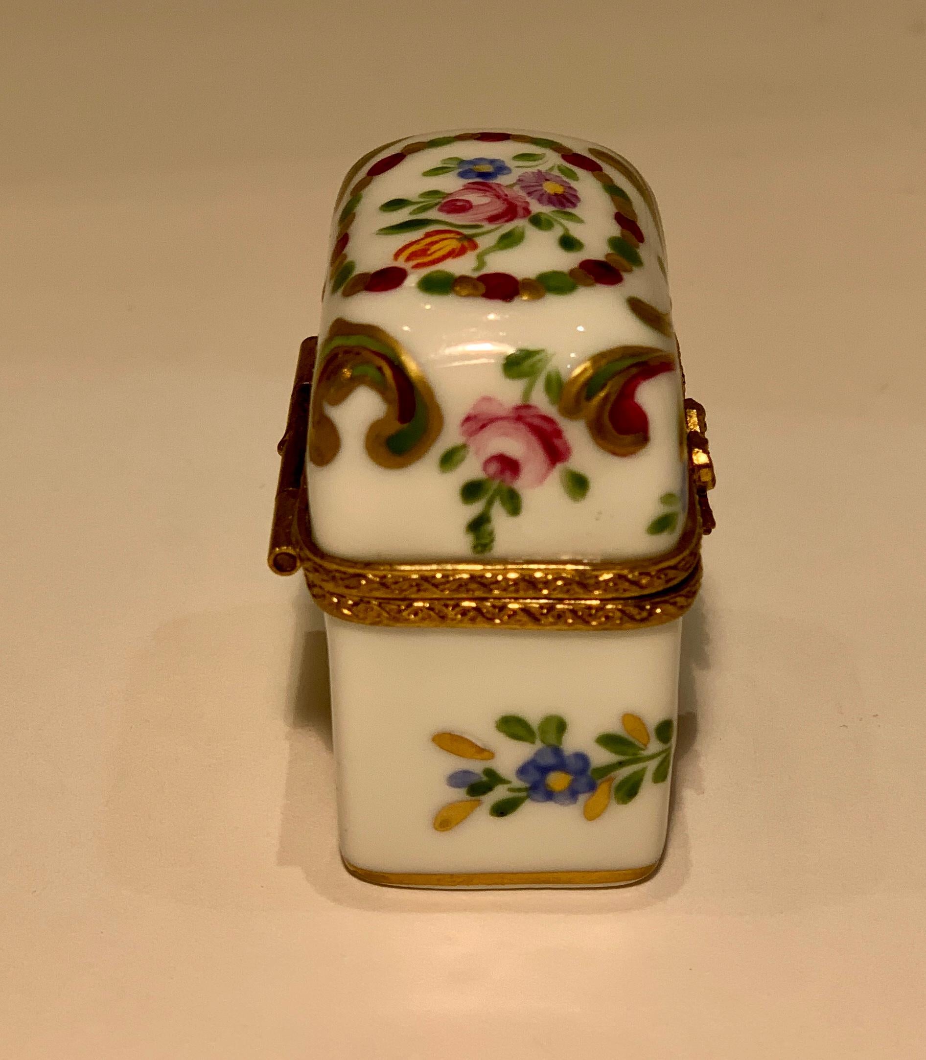Delightful Limoges France Peint Main Porcelain Box and Two Perfume Bottle Trio In Good Condition In Tustin, CA