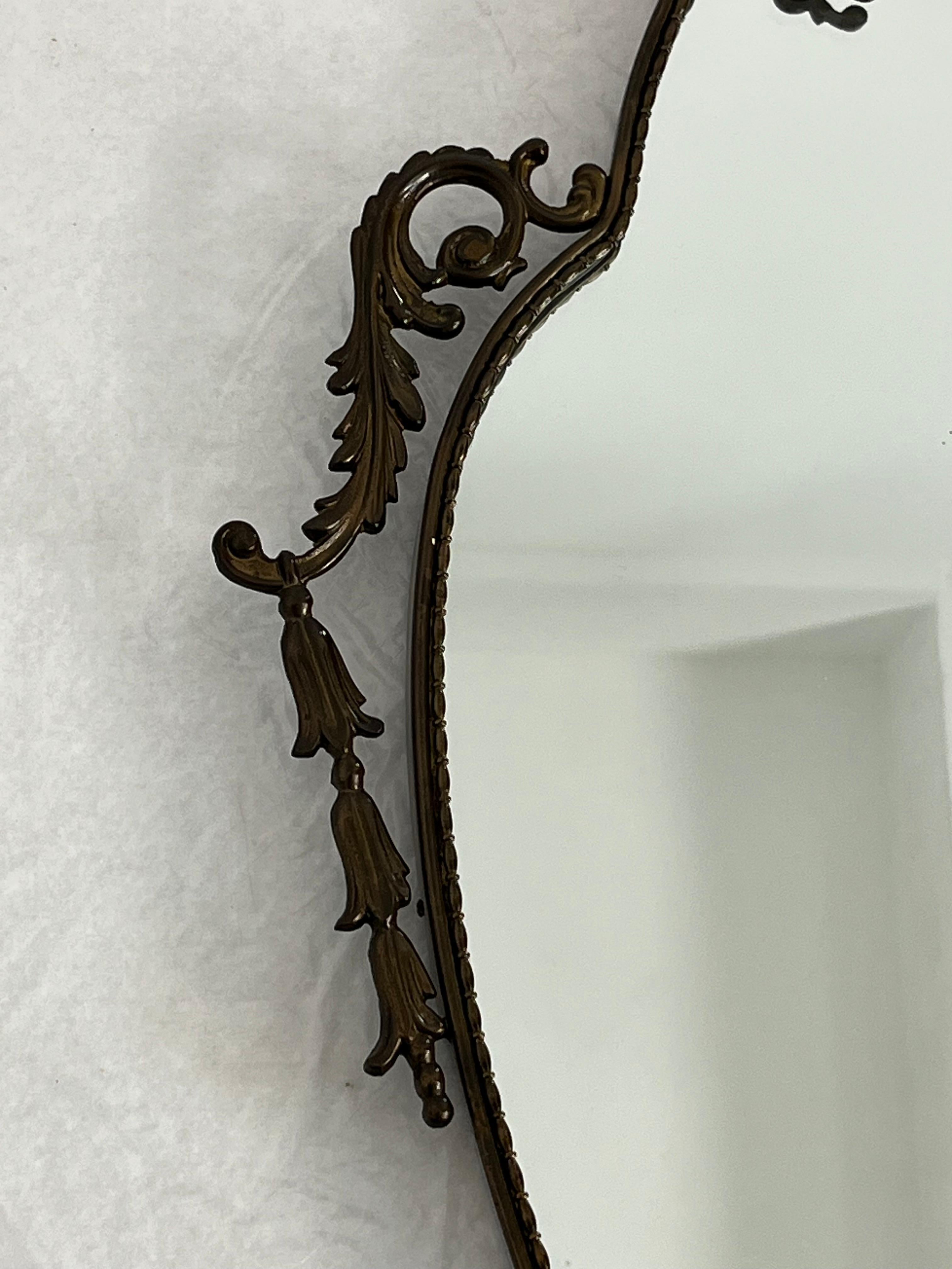 Hübscher Wandspiegel aus Messing aus der Mitte des Jahrhunderts, 1960er Jahre im Zustand „Gut“ im Angebot in Palermo, IT